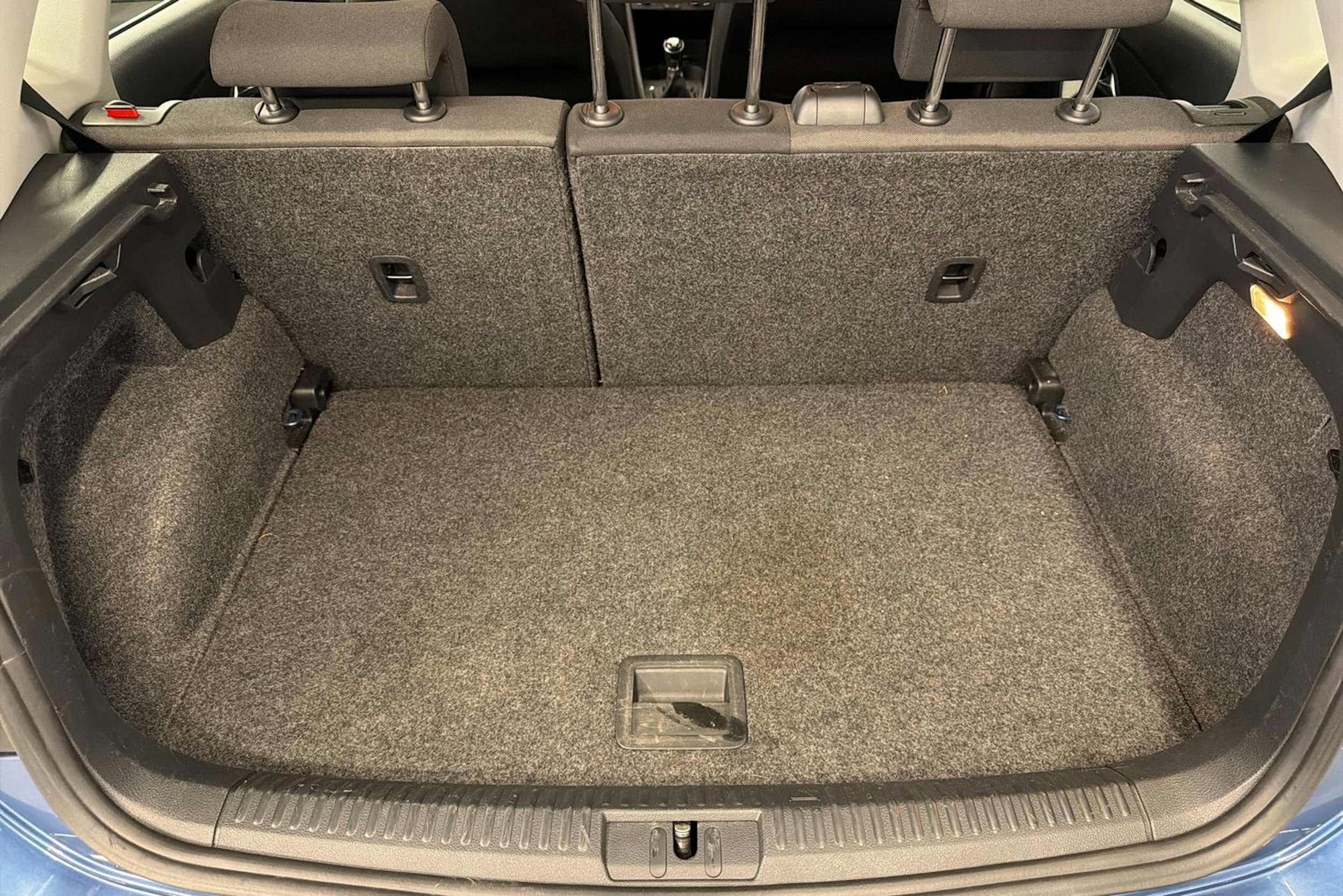 sininen Volkswagen Polo 2015 kuva 17.