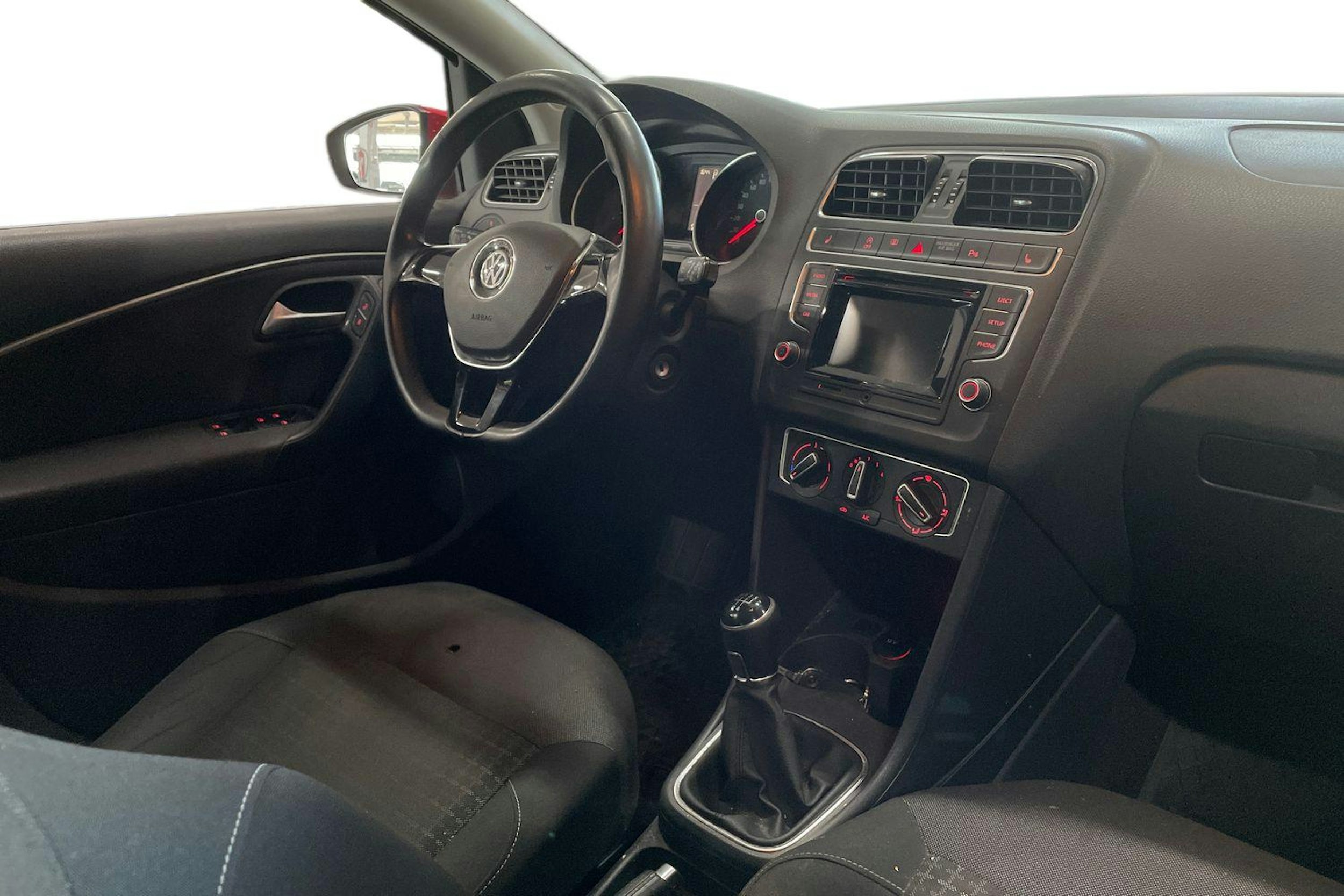 punainen Volkswagen Polo 2015 kuva 3.