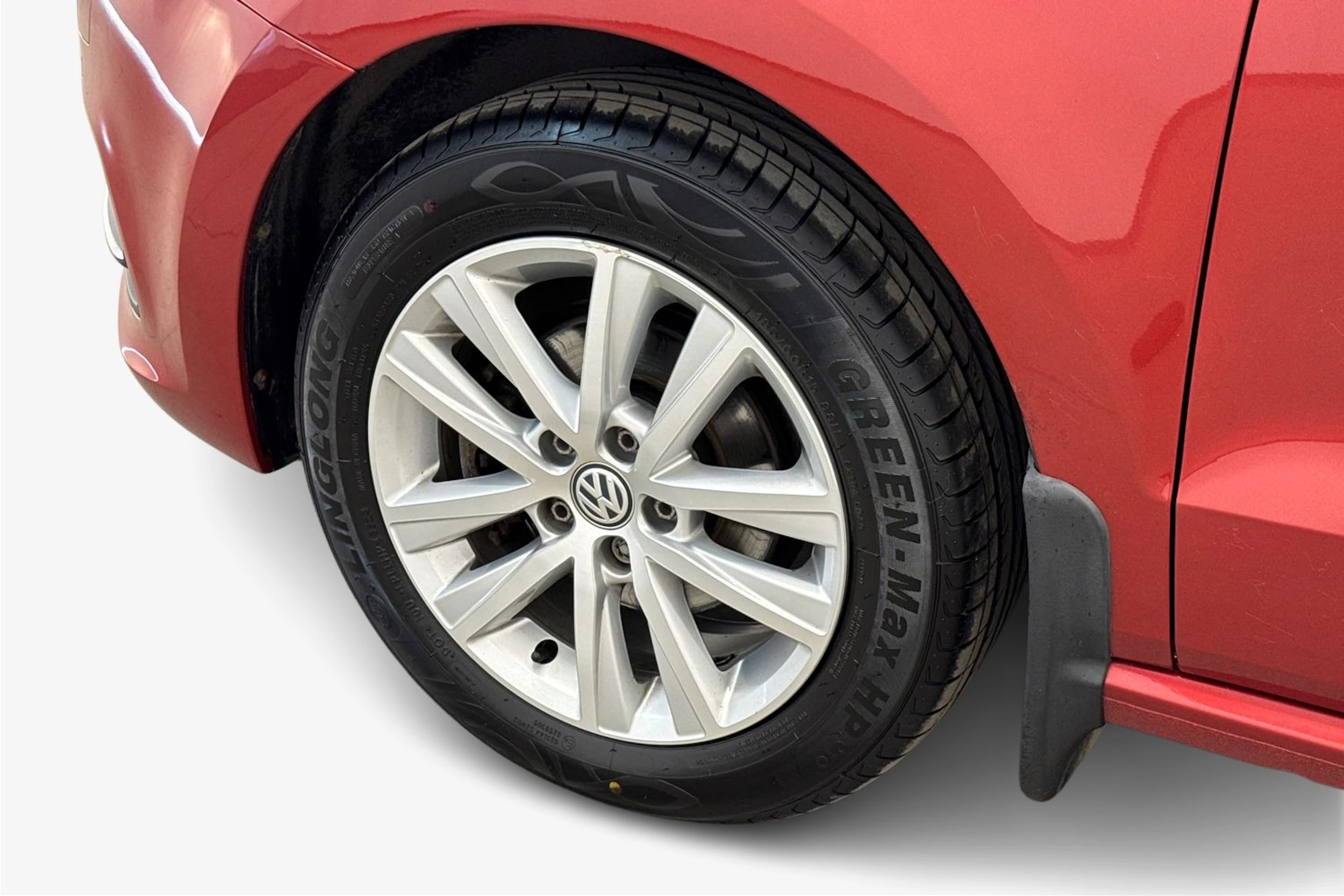 Punainen Volkswagen POLO 2015 kuva 12.