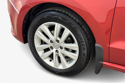 Punainen Volkswagen POLO 2015 kuva 12.