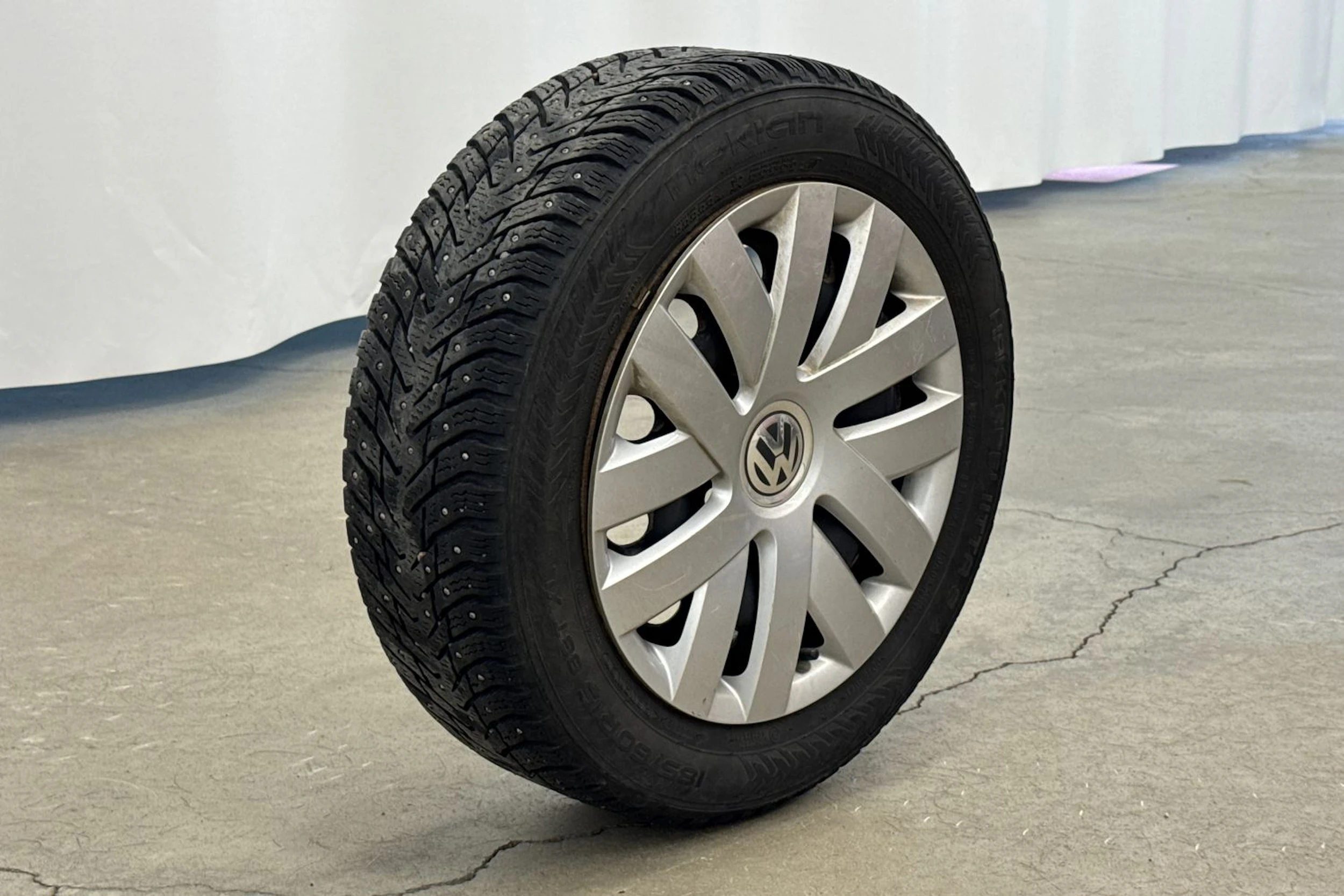 Punainen Volkswagen POLO 2015 kuva 13.