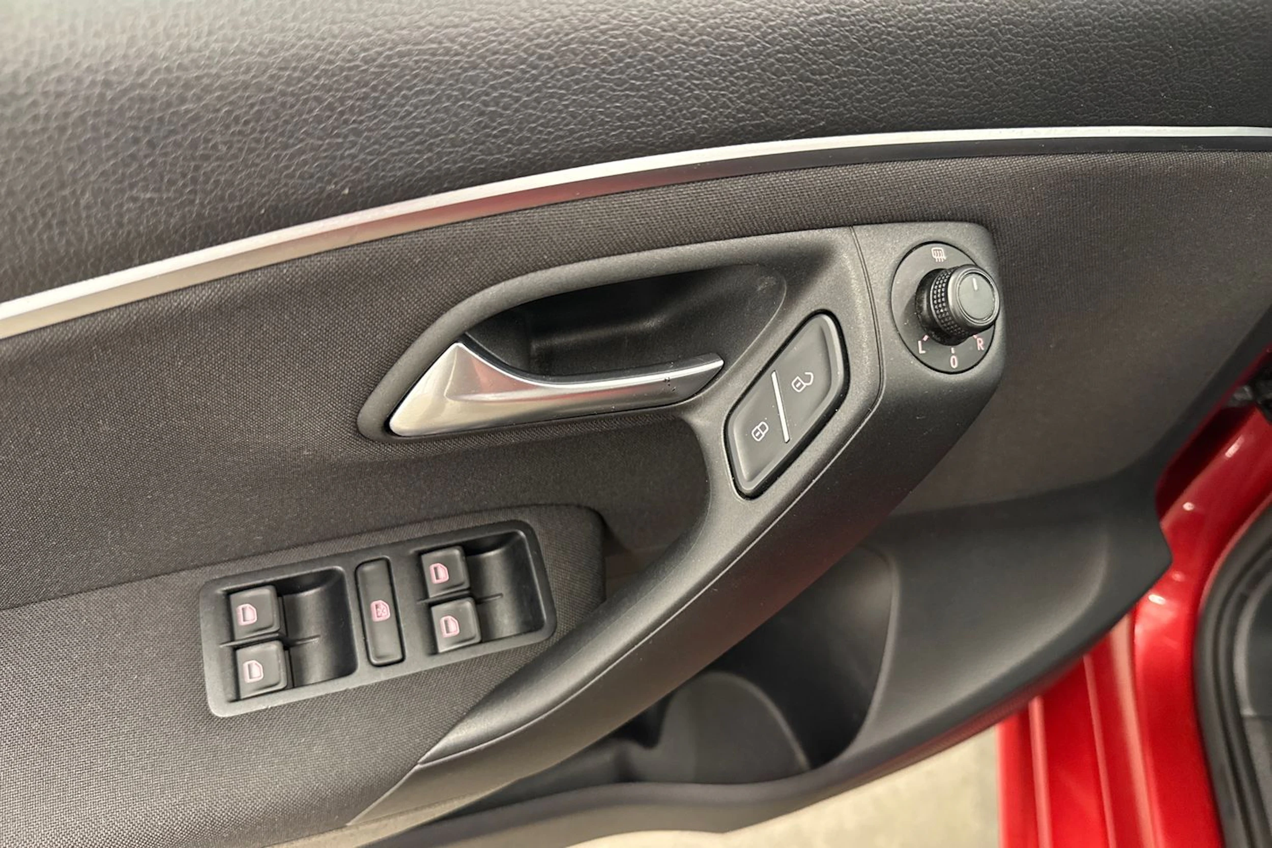 Punainen Volkswagen POLO 2015 kuva 15.