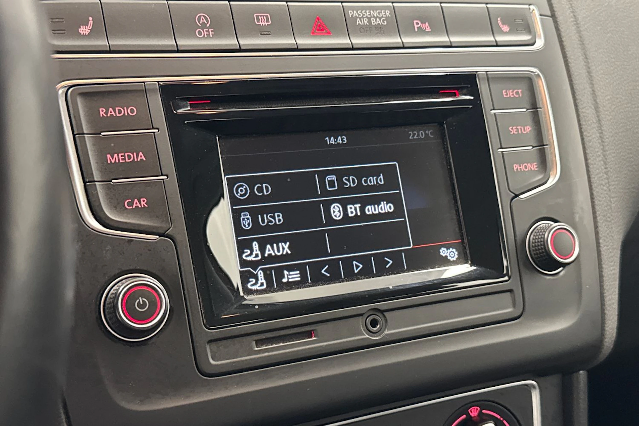Punainen Volkswagen POLO 2015 kuva 19.