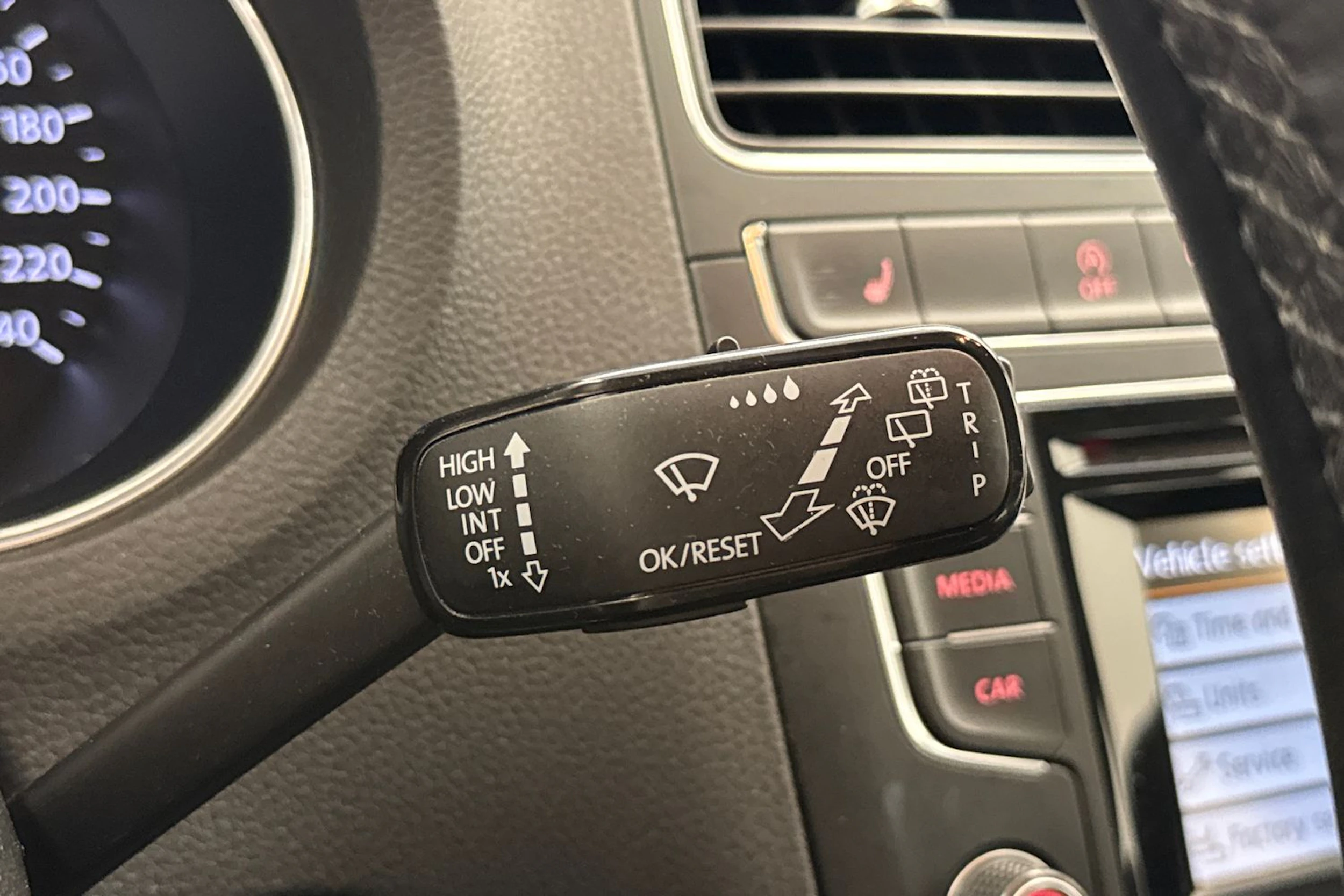 Punainen Volkswagen POLO 2015 kuva 22.