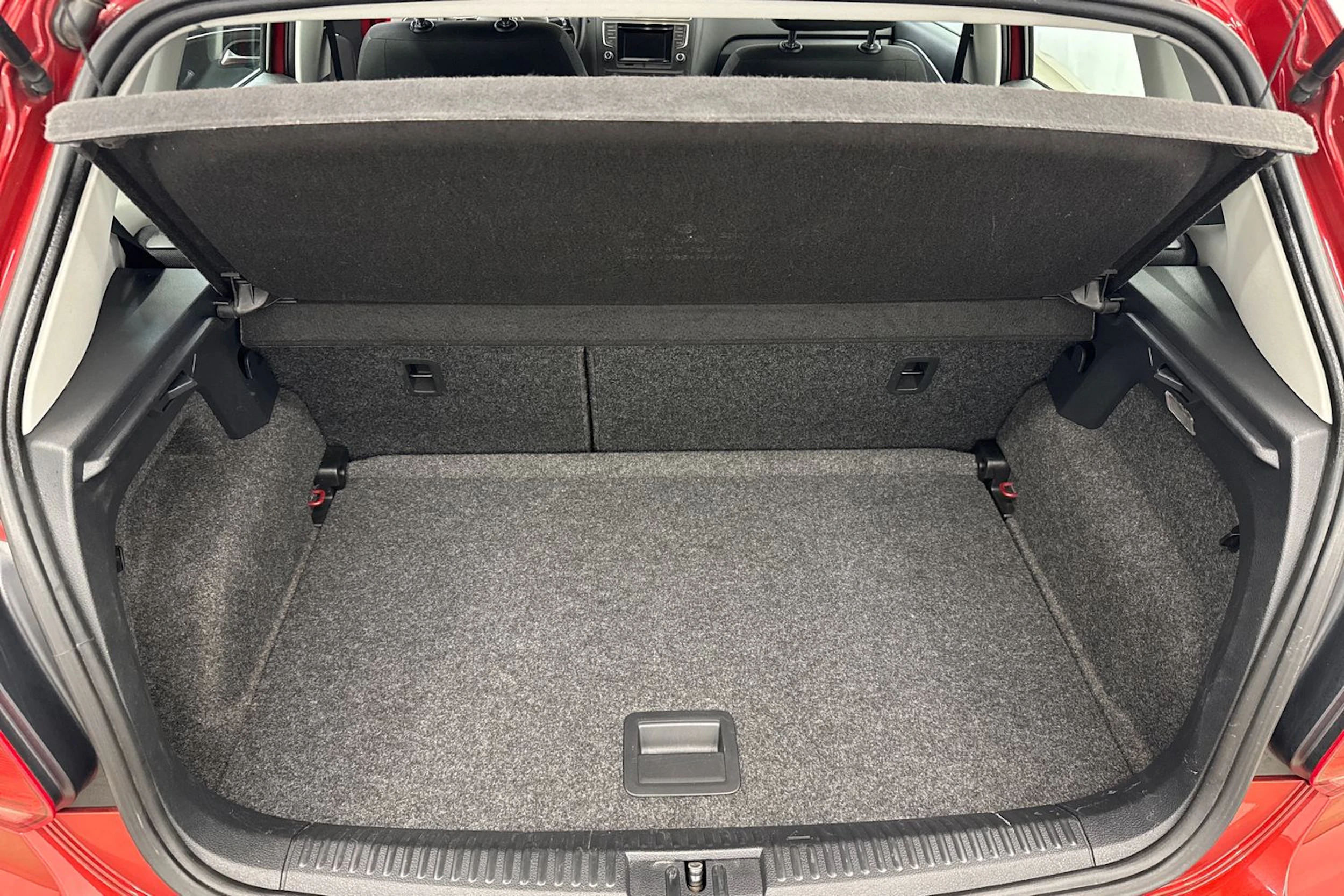 Punainen Volkswagen POLO 2015 kuva 23.