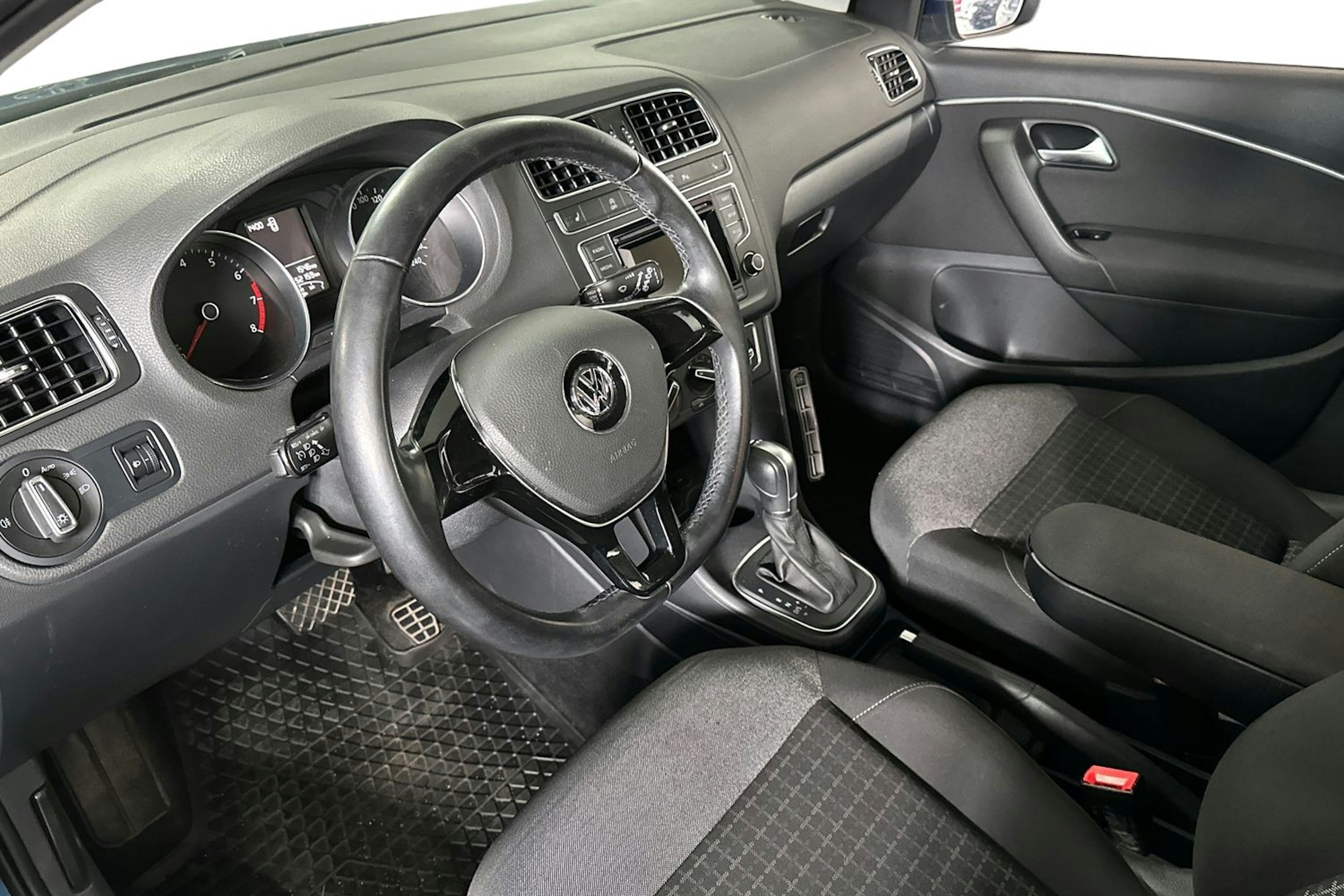 Sininen Volkswagen POLO 2015 kuva 3.
