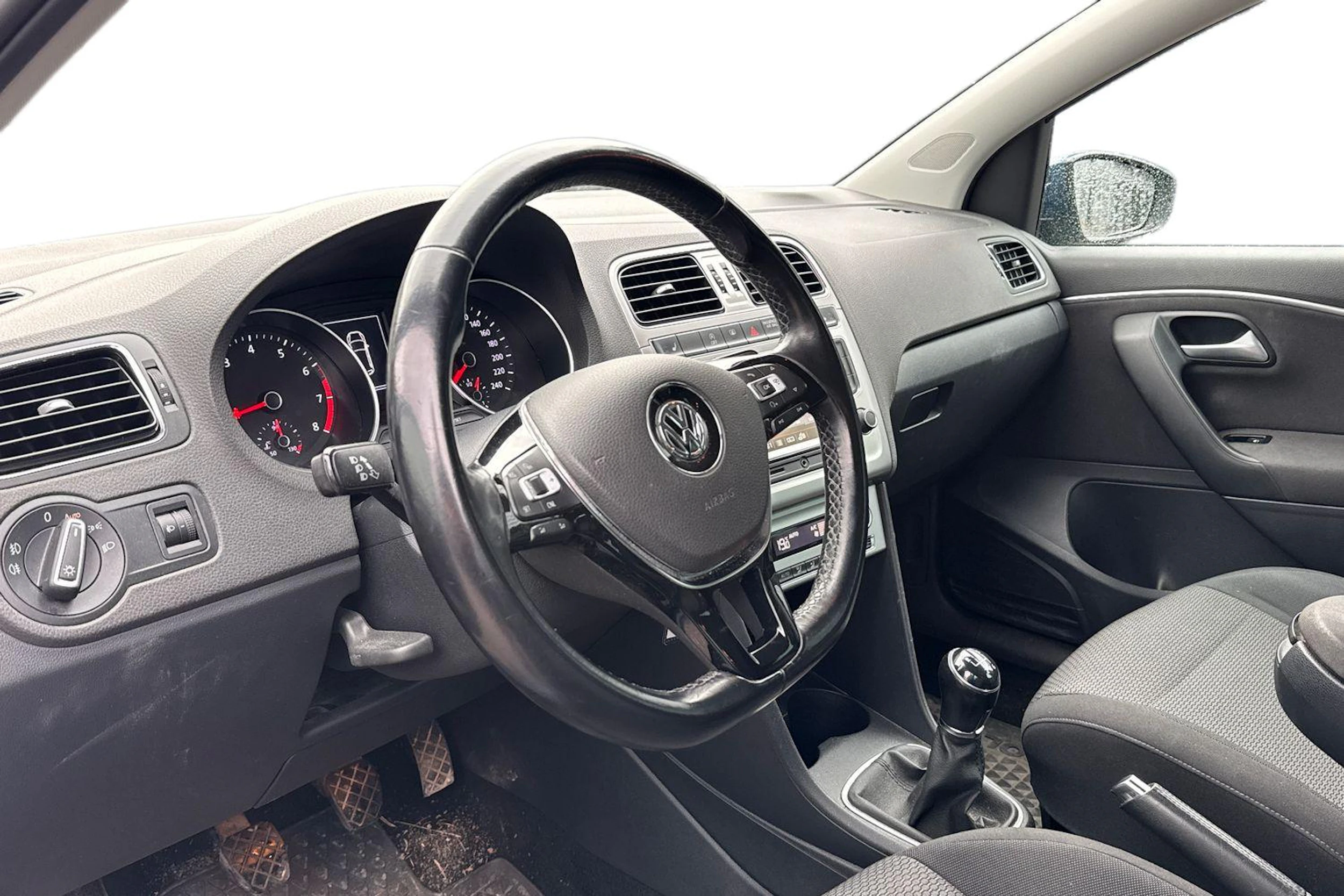 sininen Volkswagen Polo 2015 kuva 3.