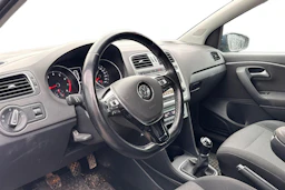 sininen Volkswagen Polo 2015 kuva 3.