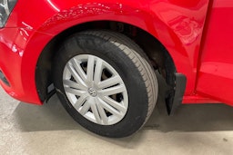 Punainen Volkswagen POLO 2015 kuva 13.