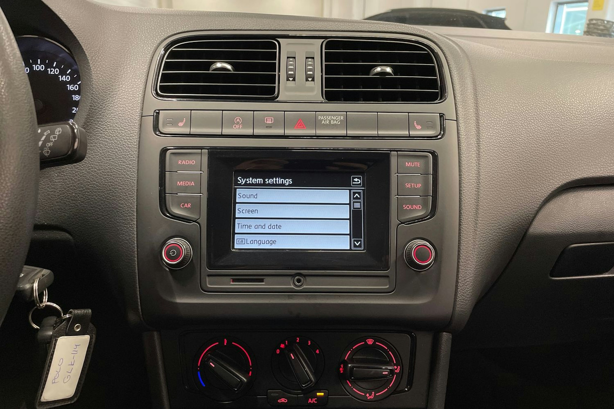 Punainen Volkswagen POLO 2015 kuva 16.