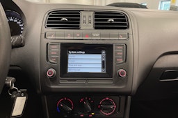 Punainen Volkswagen POLO 2015 kuva 16.