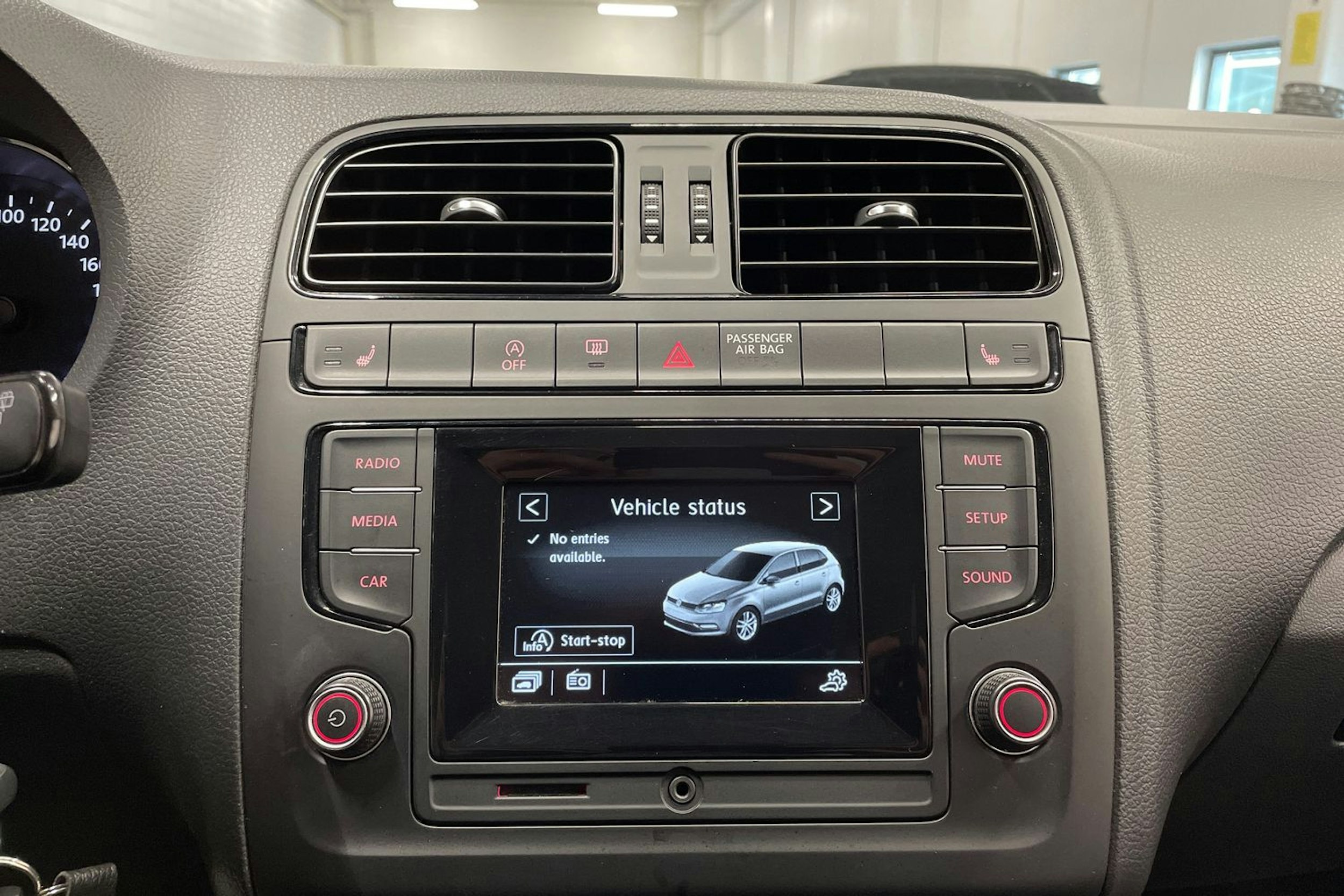 Punainen Volkswagen POLO 2015 kuva 17.