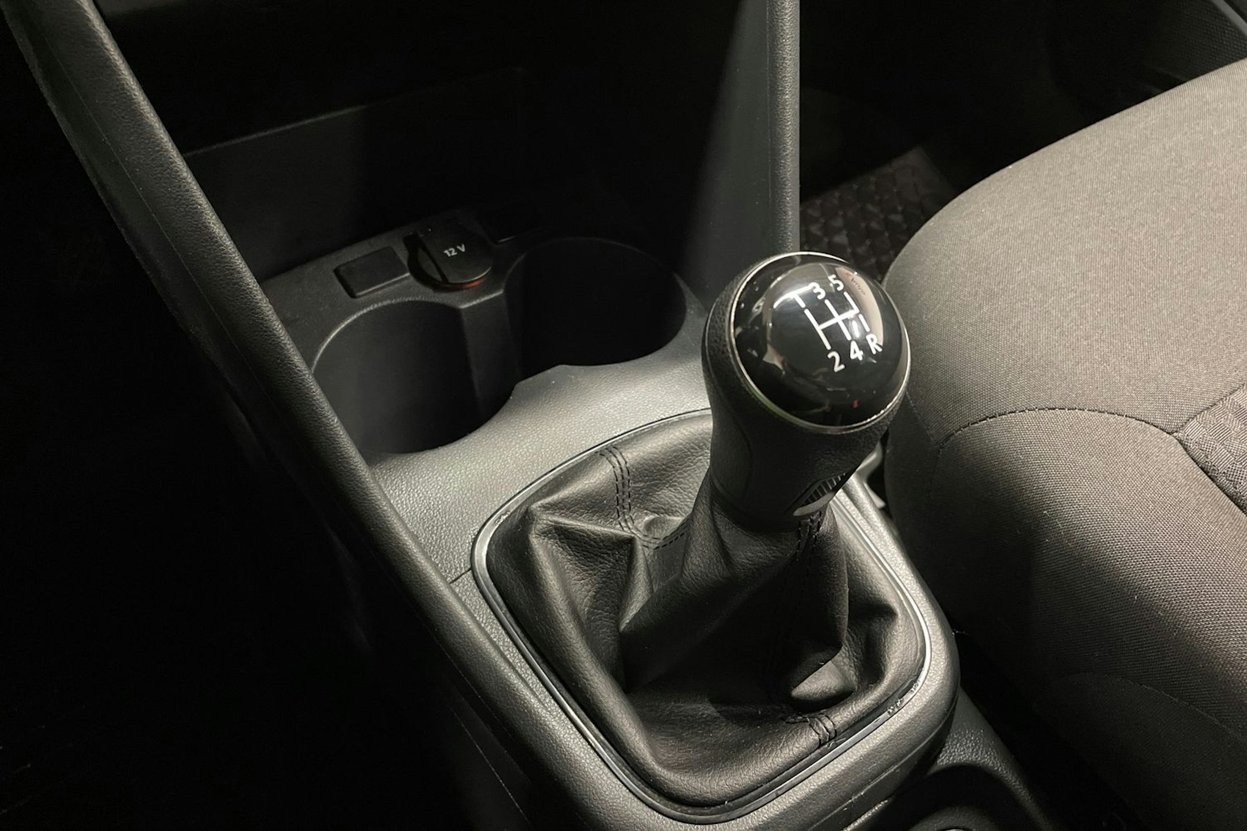 Punainen Volkswagen POLO 2015 kuva 18.