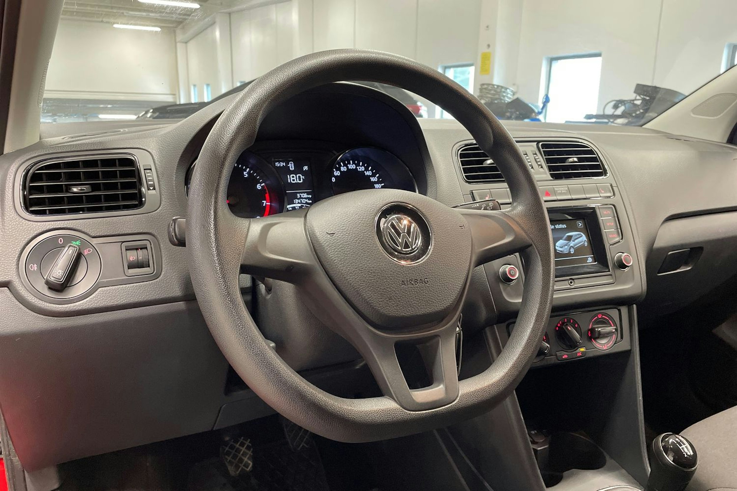 Punainen Volkswagen POLO 2015 kuva 20.