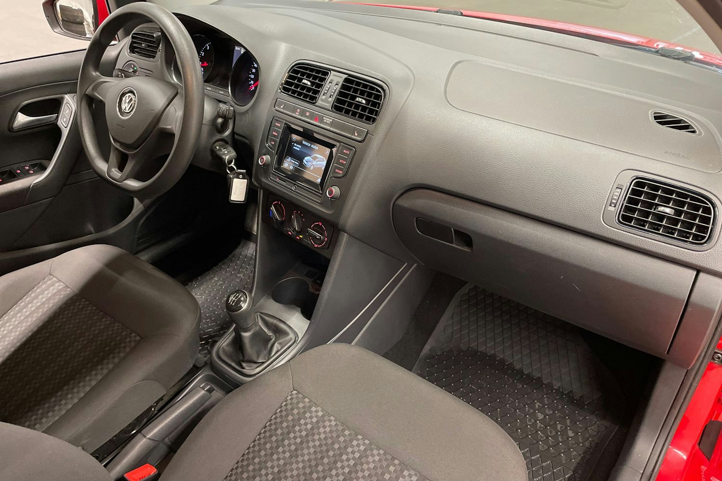 Punainen Volkswagen POLO 2015 kuva 23.