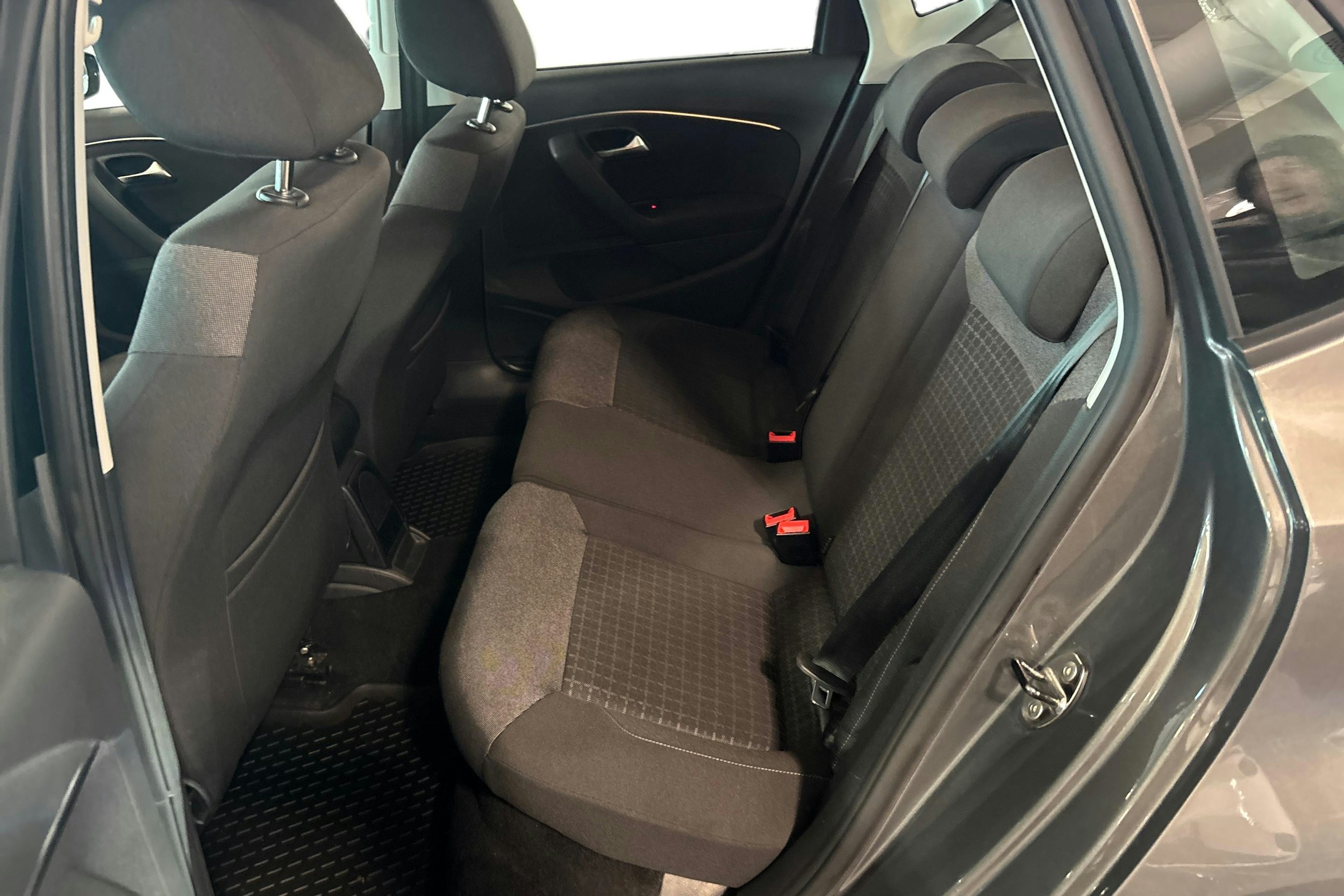 harmaa Volkswagen Polo 2015 kuva 10.