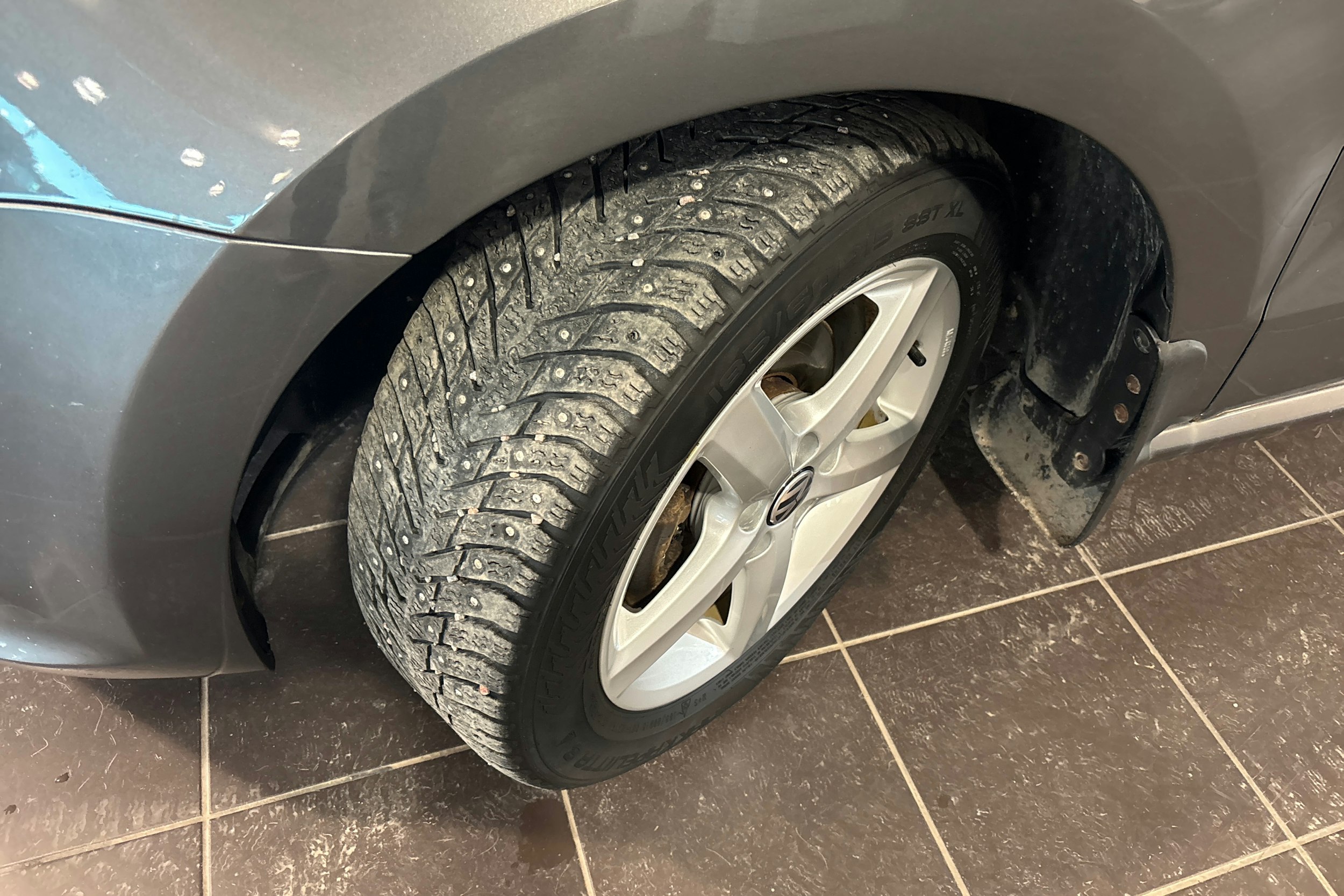 harmaa Volkswagen Polo 2015 kuva 13.