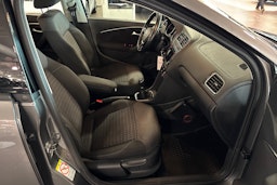 harmaa Volkswagen Polo 2015 kuva 16.