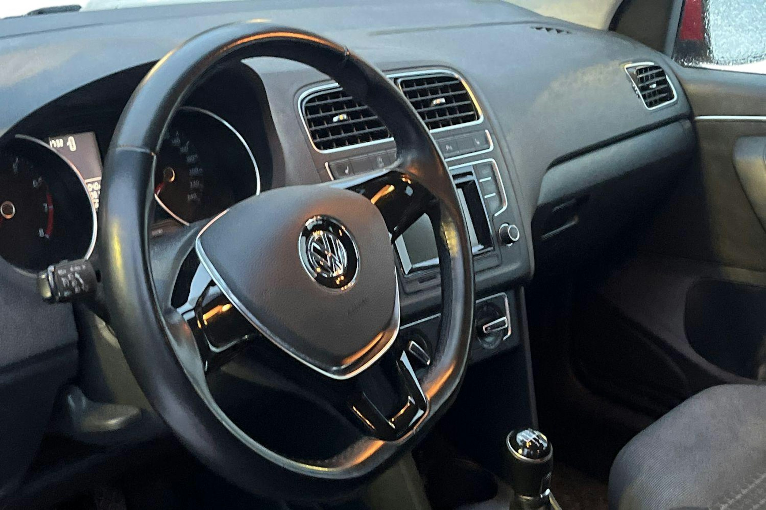 Punainen Volkswagen POLO 2015 kuva 3.