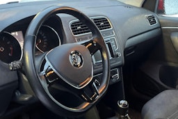Punainen Volkswagen POLO 2015 kuva 3.