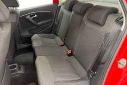 Punainen Volkswagen POLO 2015 kuva 10.