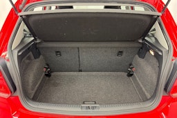 Punainen Volkswagen POLO 2015 kuva 14.