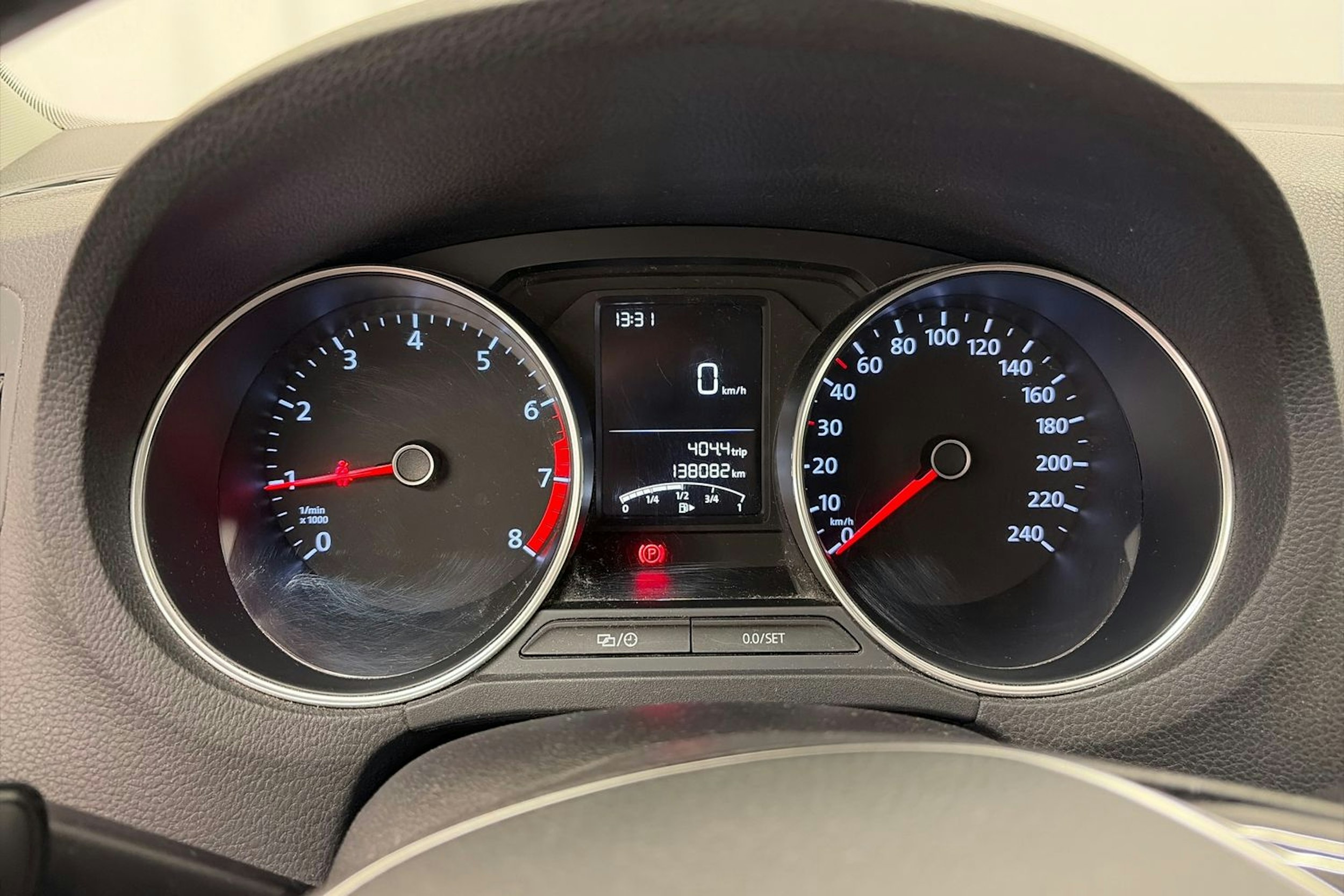 Punainen Volkswagen POLO 2015 kuva 16.