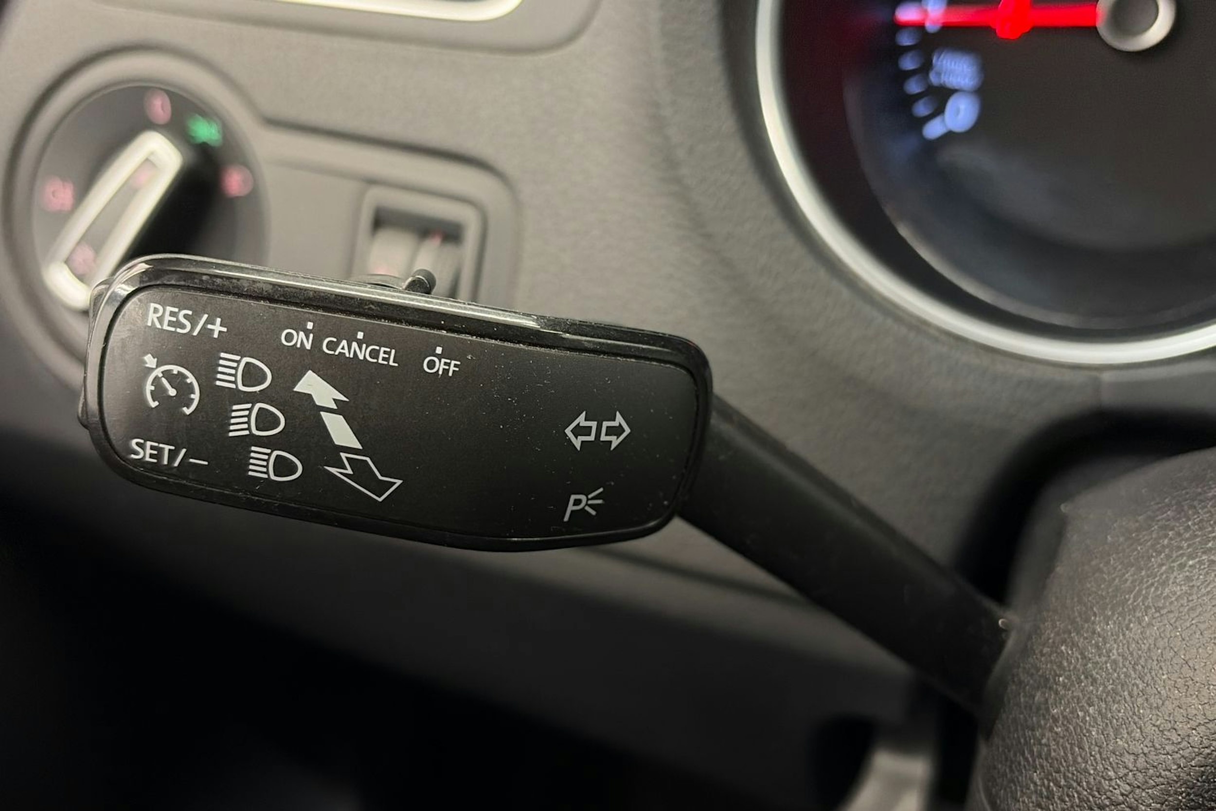 Punainen Volkswagen POLO 2015 kuva 17.