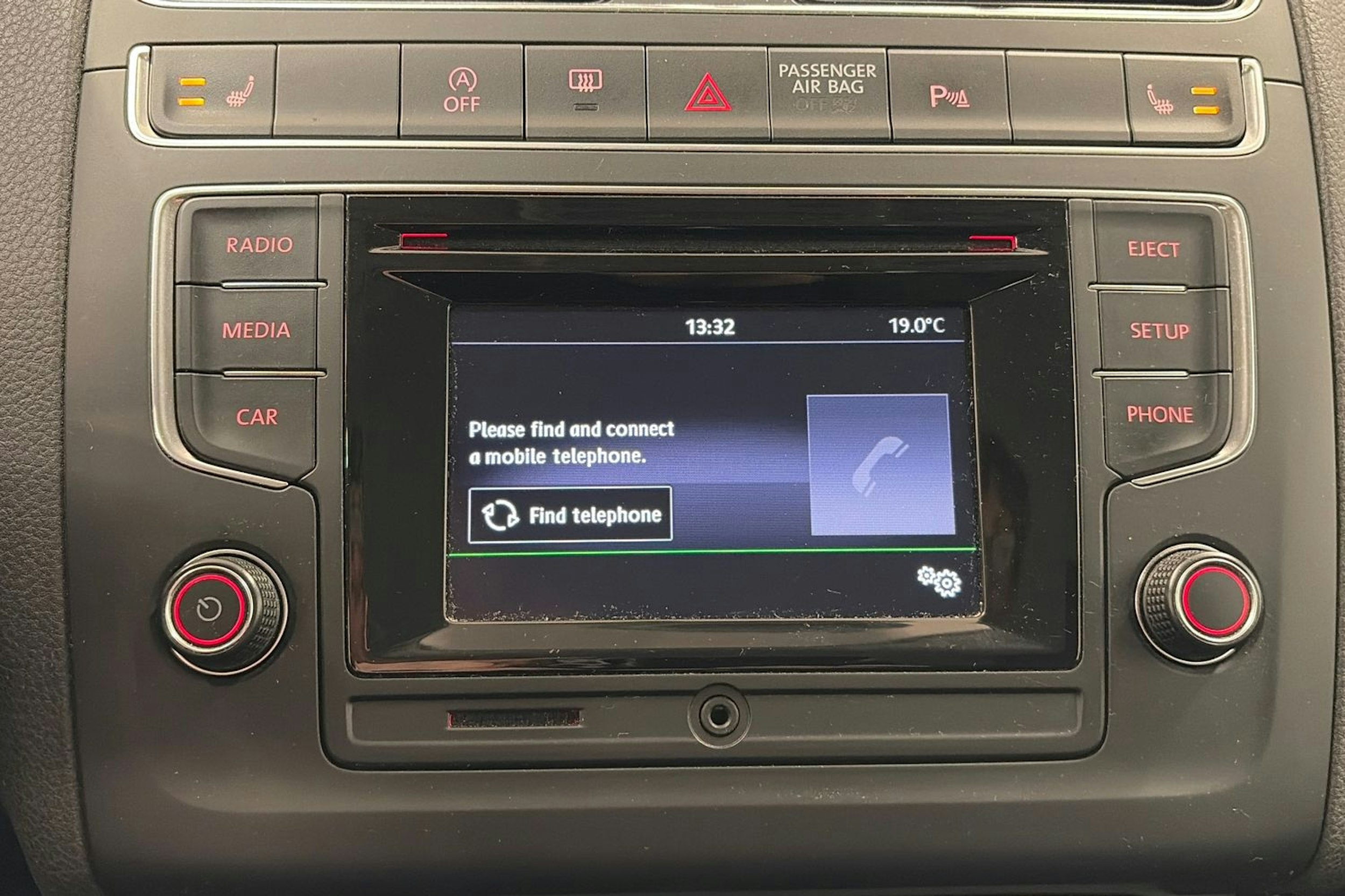 Punainen Volkswagen POLO 2015 kuva 18.