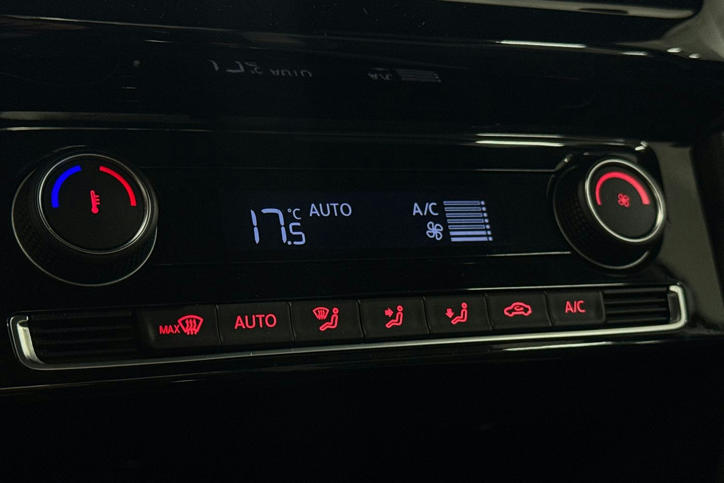 valkoinen Volkswagen Polo 2015 kuva 27.