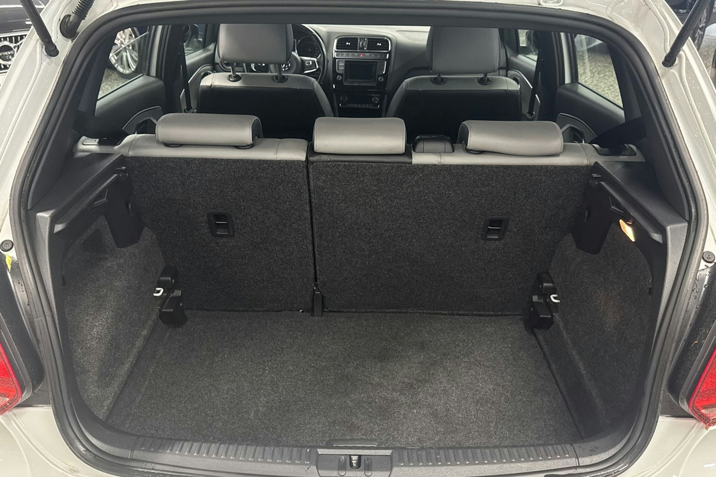 valkoinen Volkswagen Polo 2015 kuva 31.