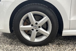 valkoinen Volkswagen Polo 2015 kuva 32.
