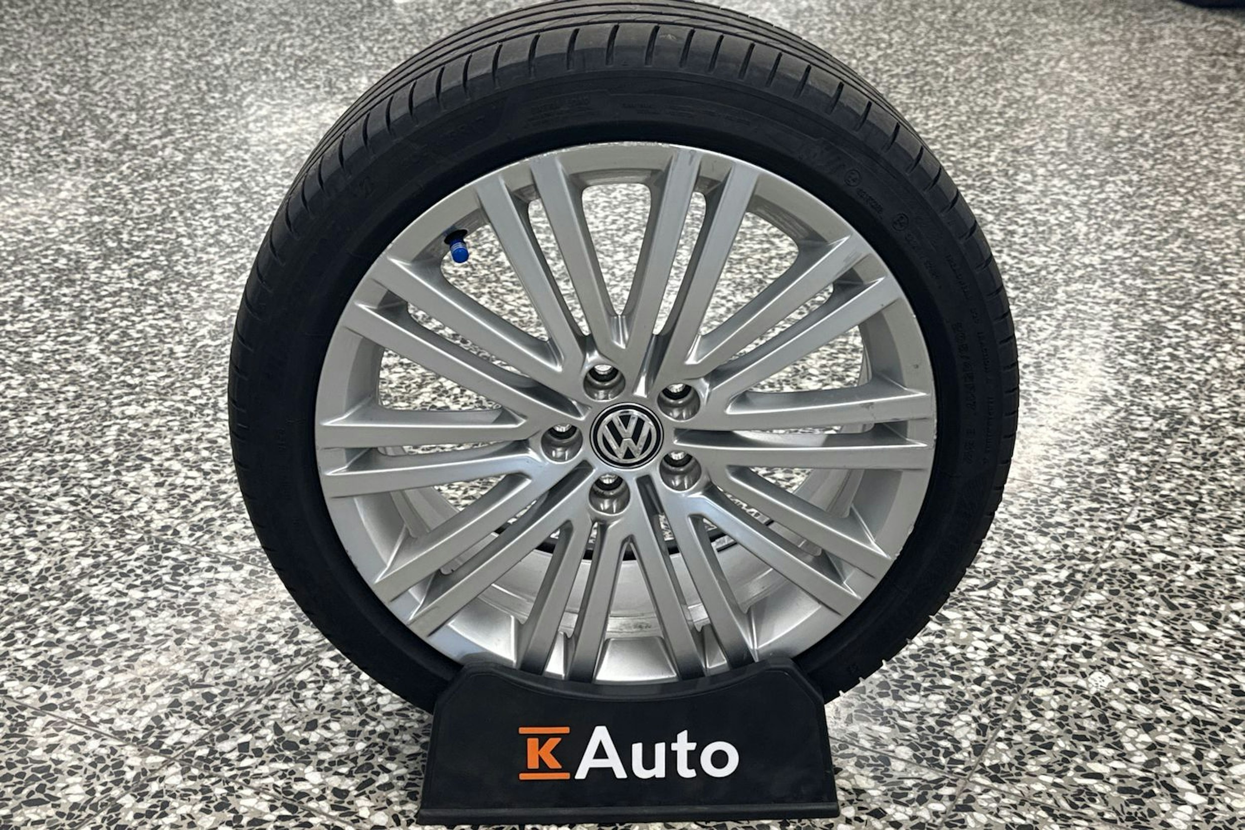 valkoinen Volkswagen Polo 2015 kuva 34.