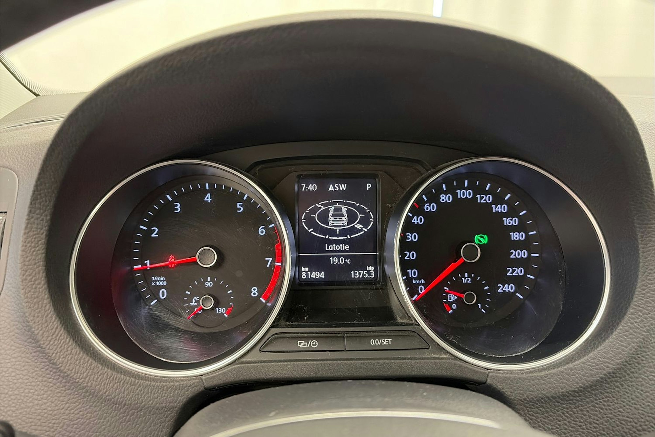 sininen Volkswagen Polo 2015 kuva 15.