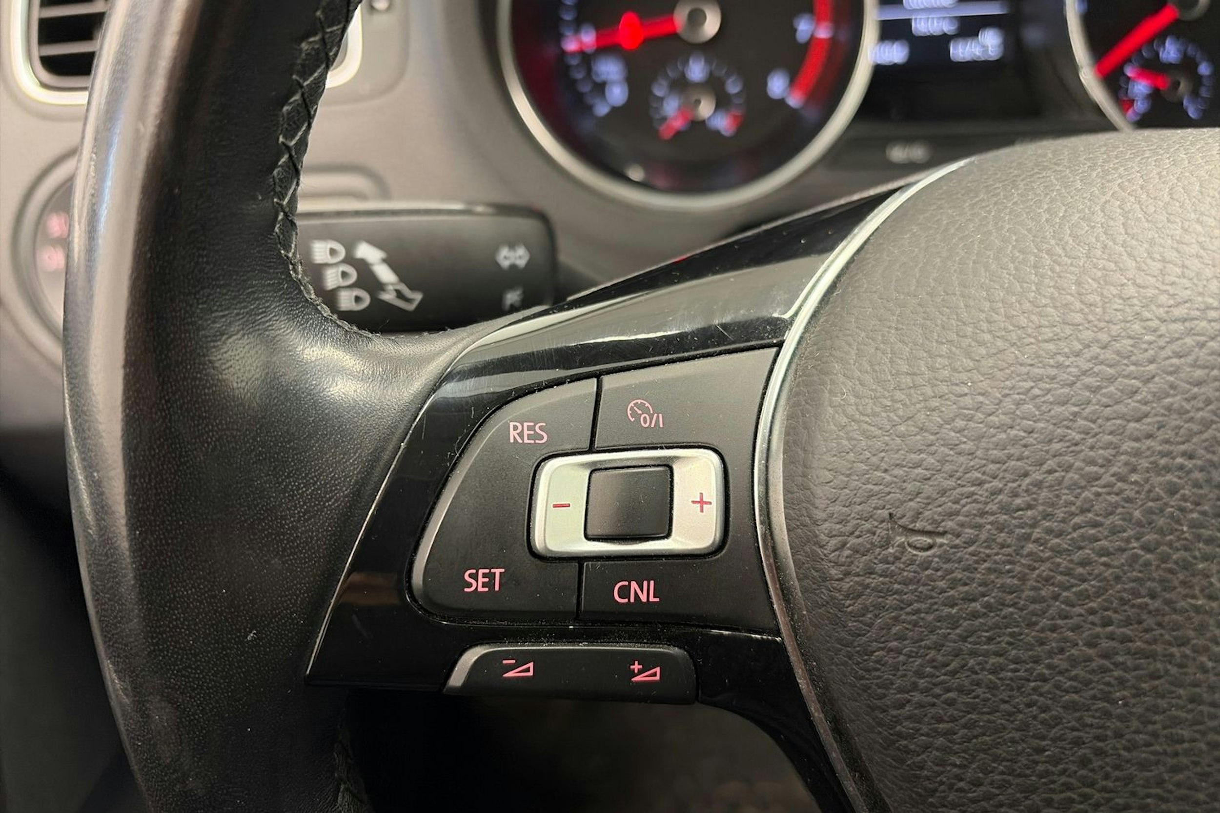 sininen Volkswagen Polo 2015 kuva 16.