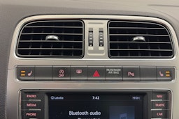 sininen Volkswagen Polo 2015 kuva 22.