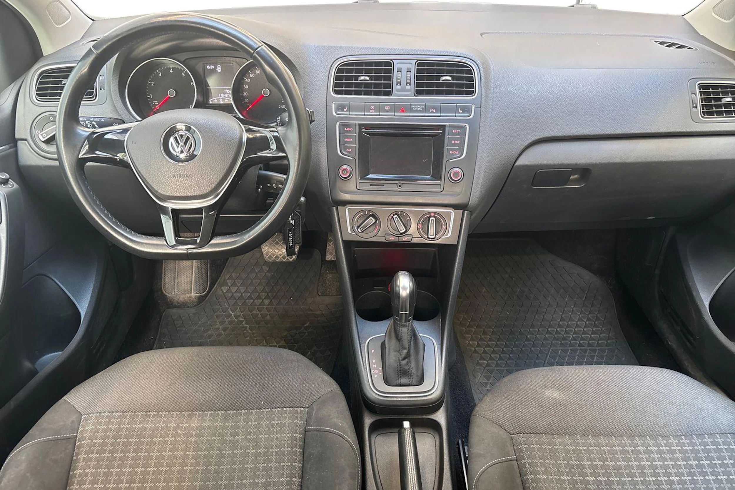 harmaa Volkswagen Polo 2016 kuva 9.
