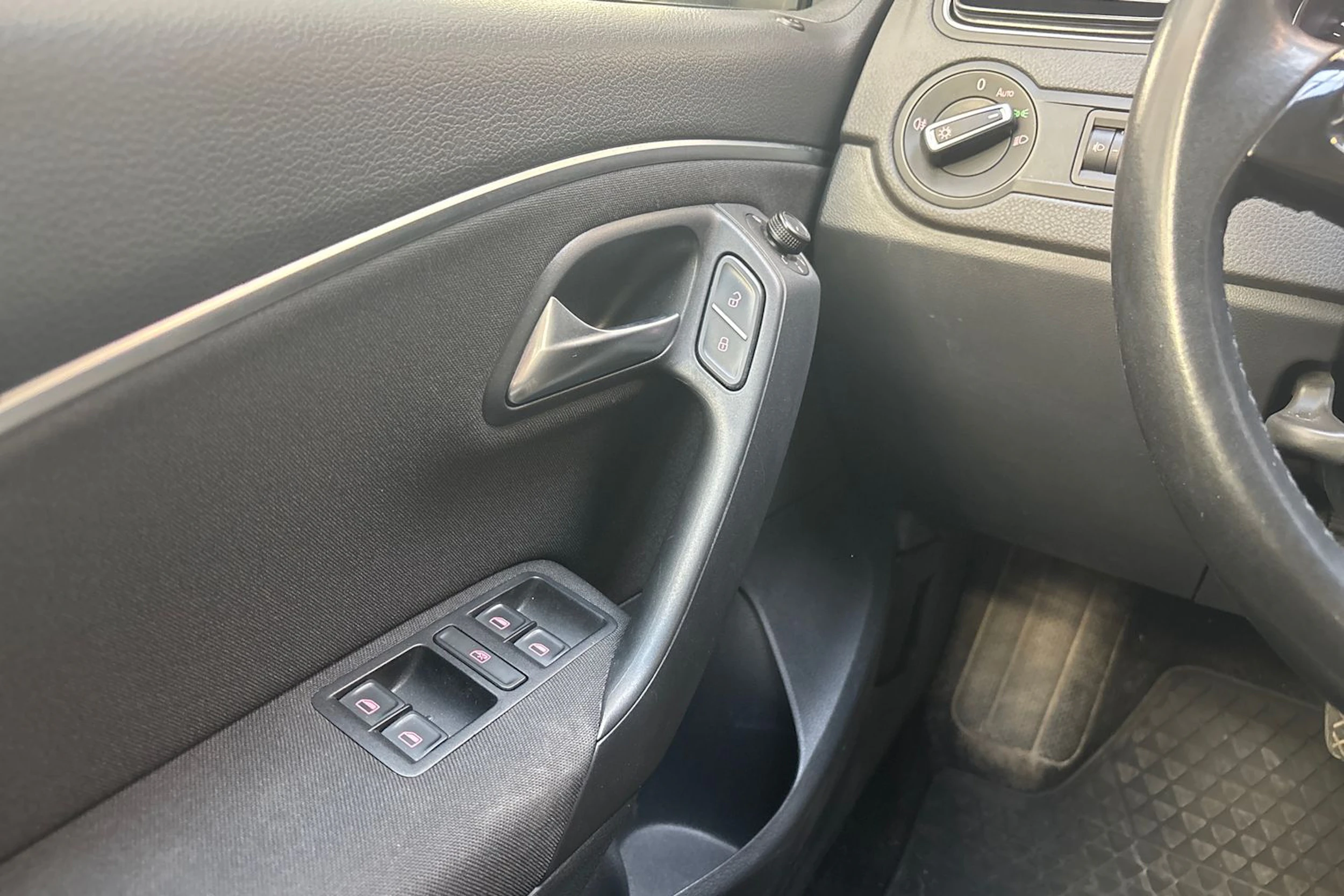 harmaa Volkswagen Polo 2016 kuva 17.
