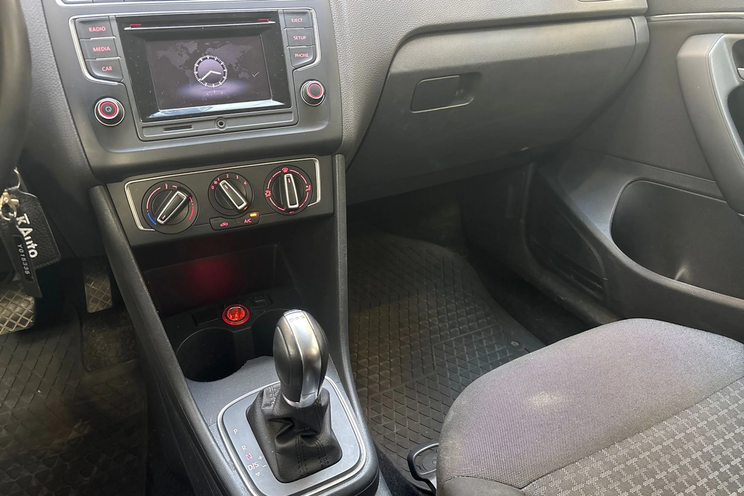 harmaa Volkswagen Polo 2016 kuva 20.