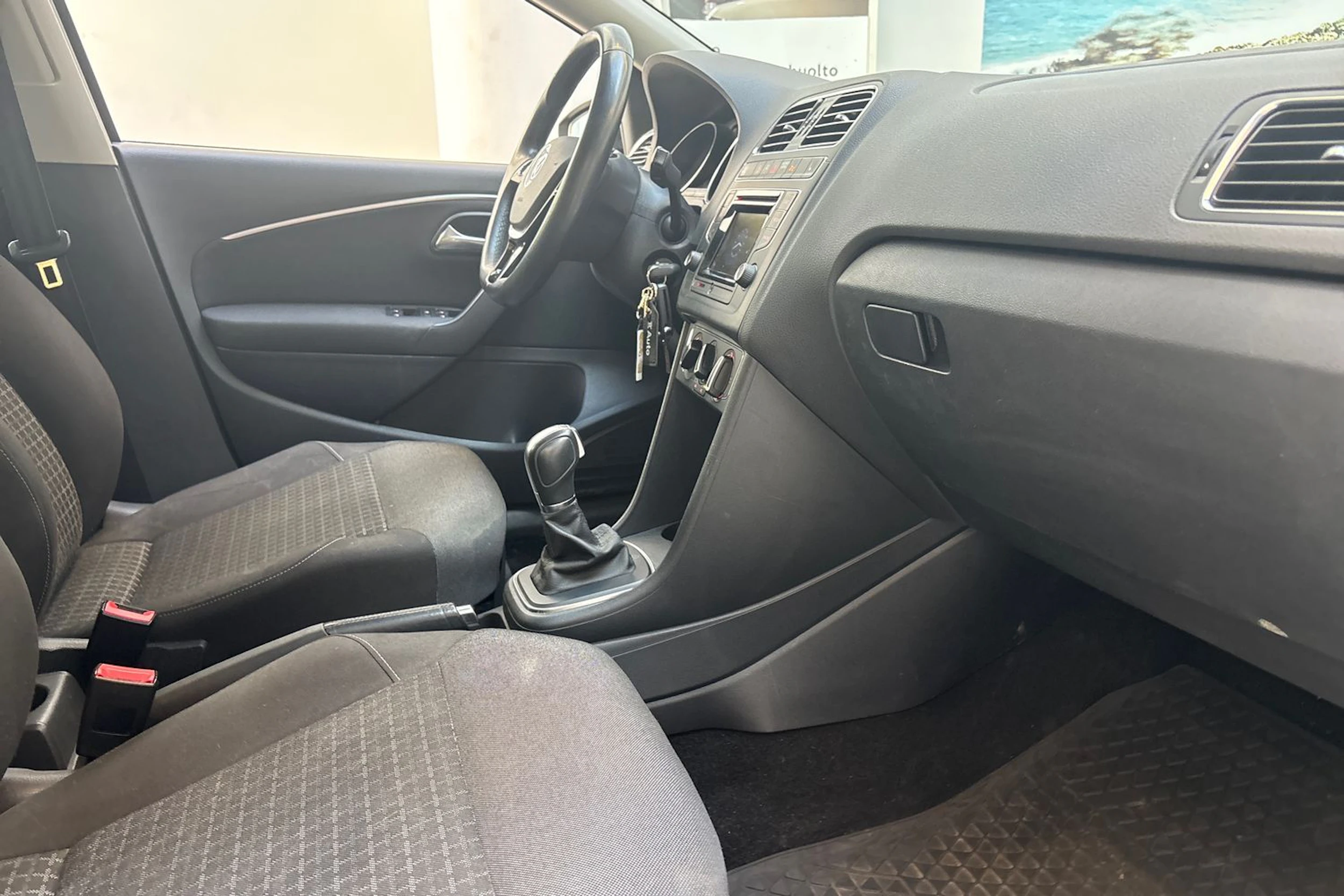 harmaa Volkswagen Polo 2016 kuva 22.