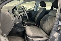 harmaa Volkswagen Polo 2015 kuva 6.