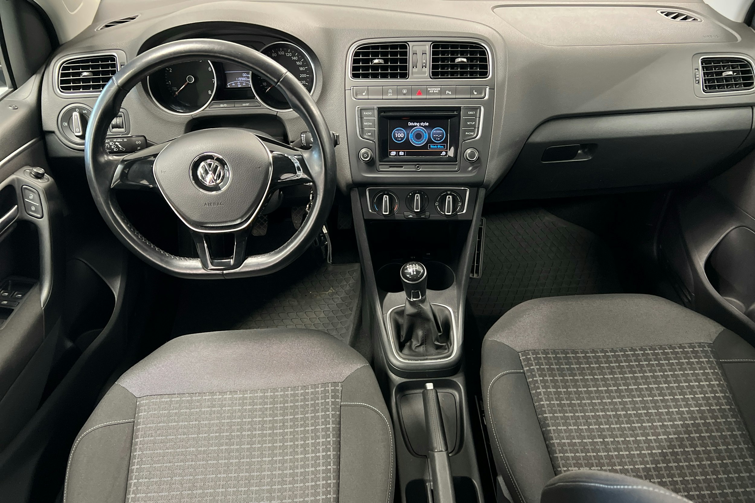 harmaa Volkswagen Polo 2015 kuva 7.