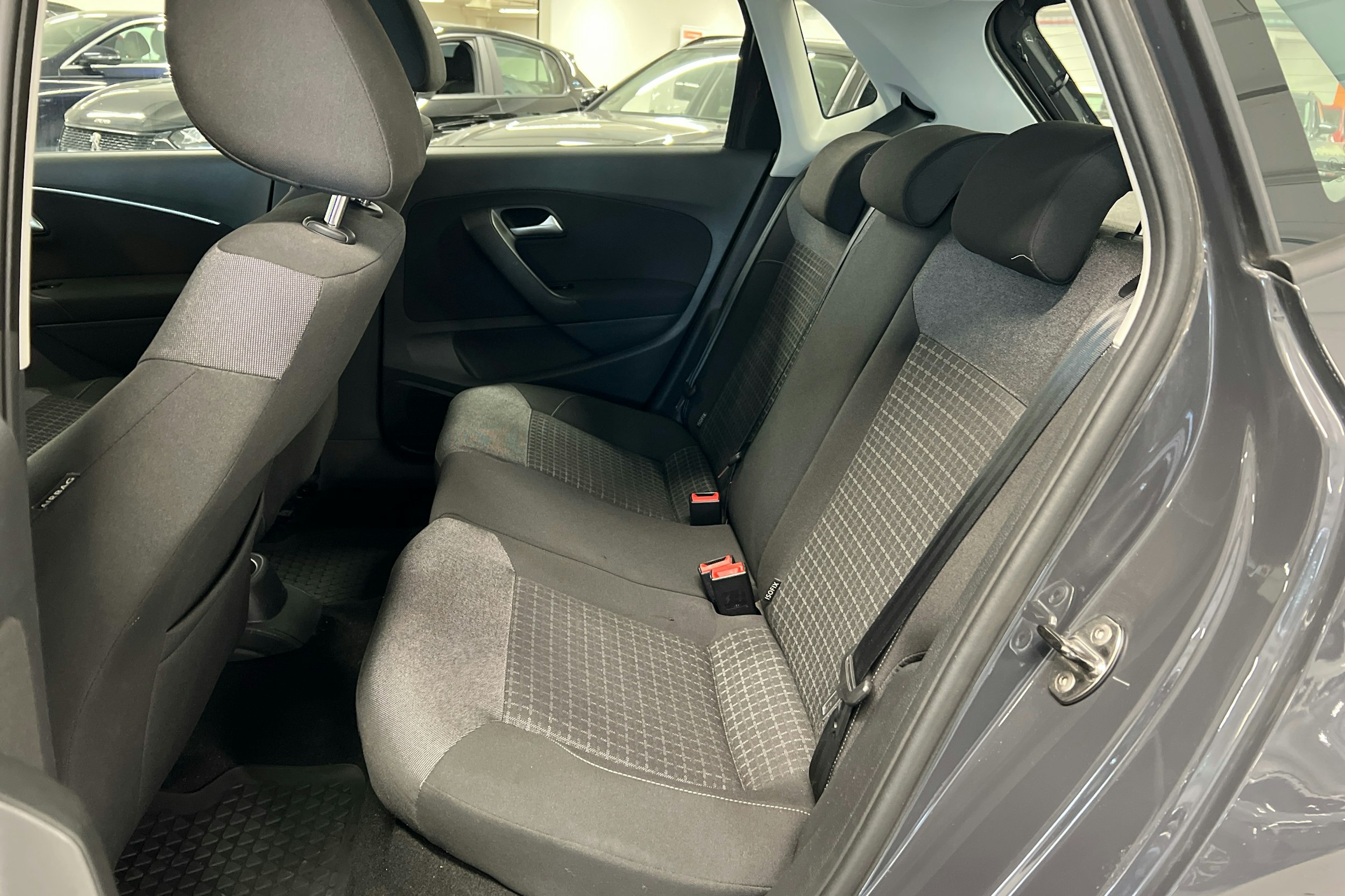 harmaa Volkswagen Polo 2015 kuva 8.