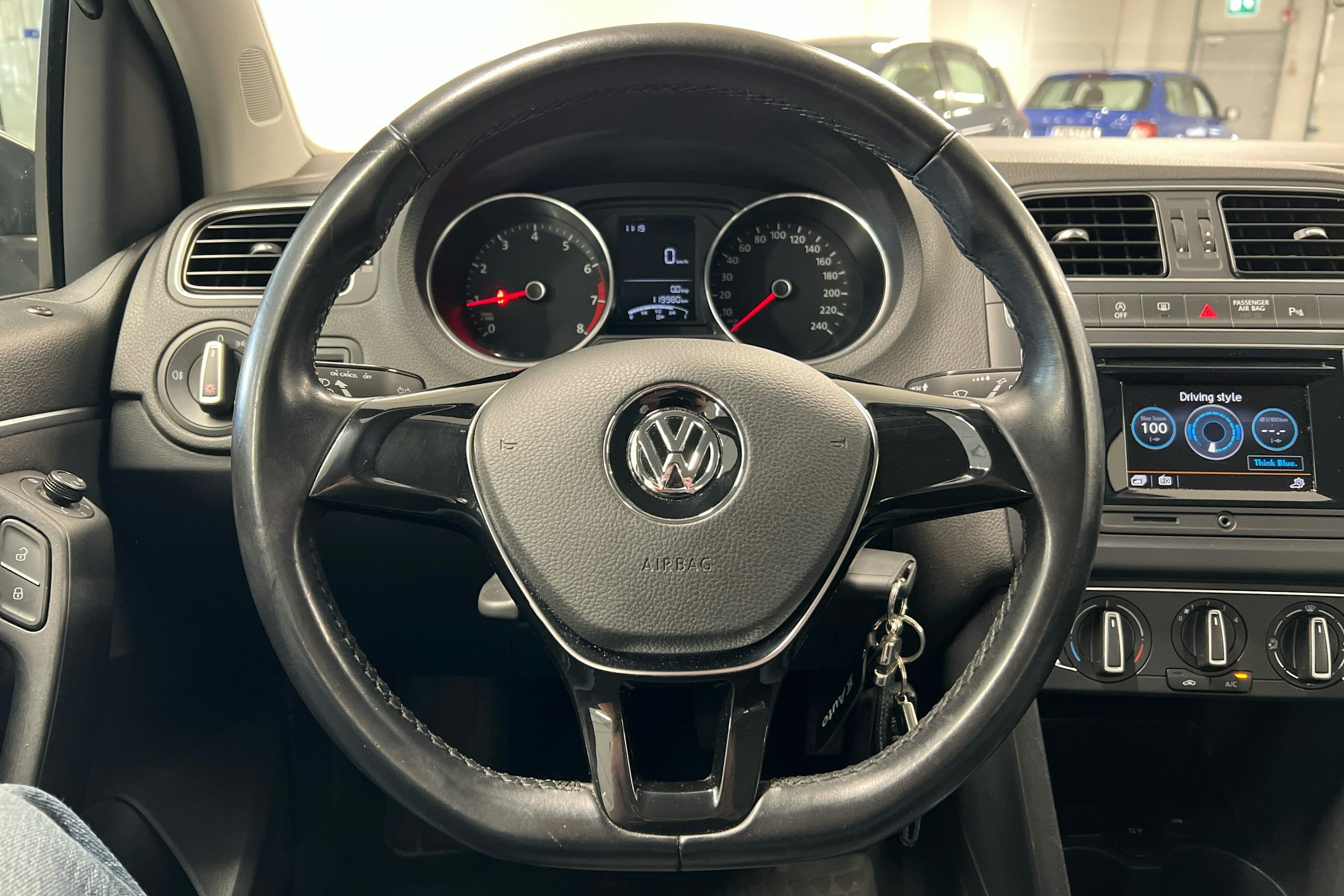 harmaa Volkswagen Polo 2015 kuva 11.