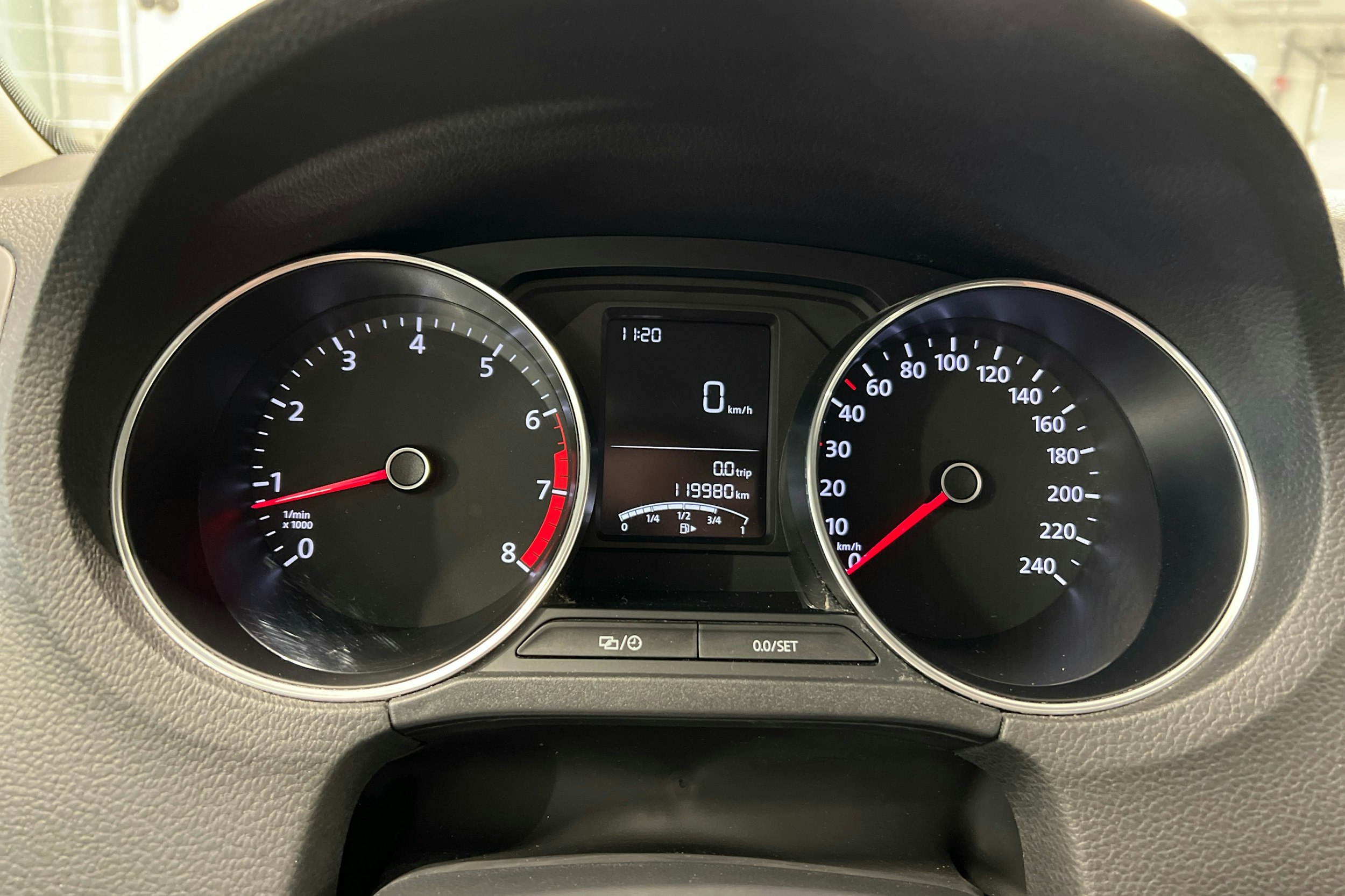 harmaa Volkswagen Polo 2015 kuva 13.