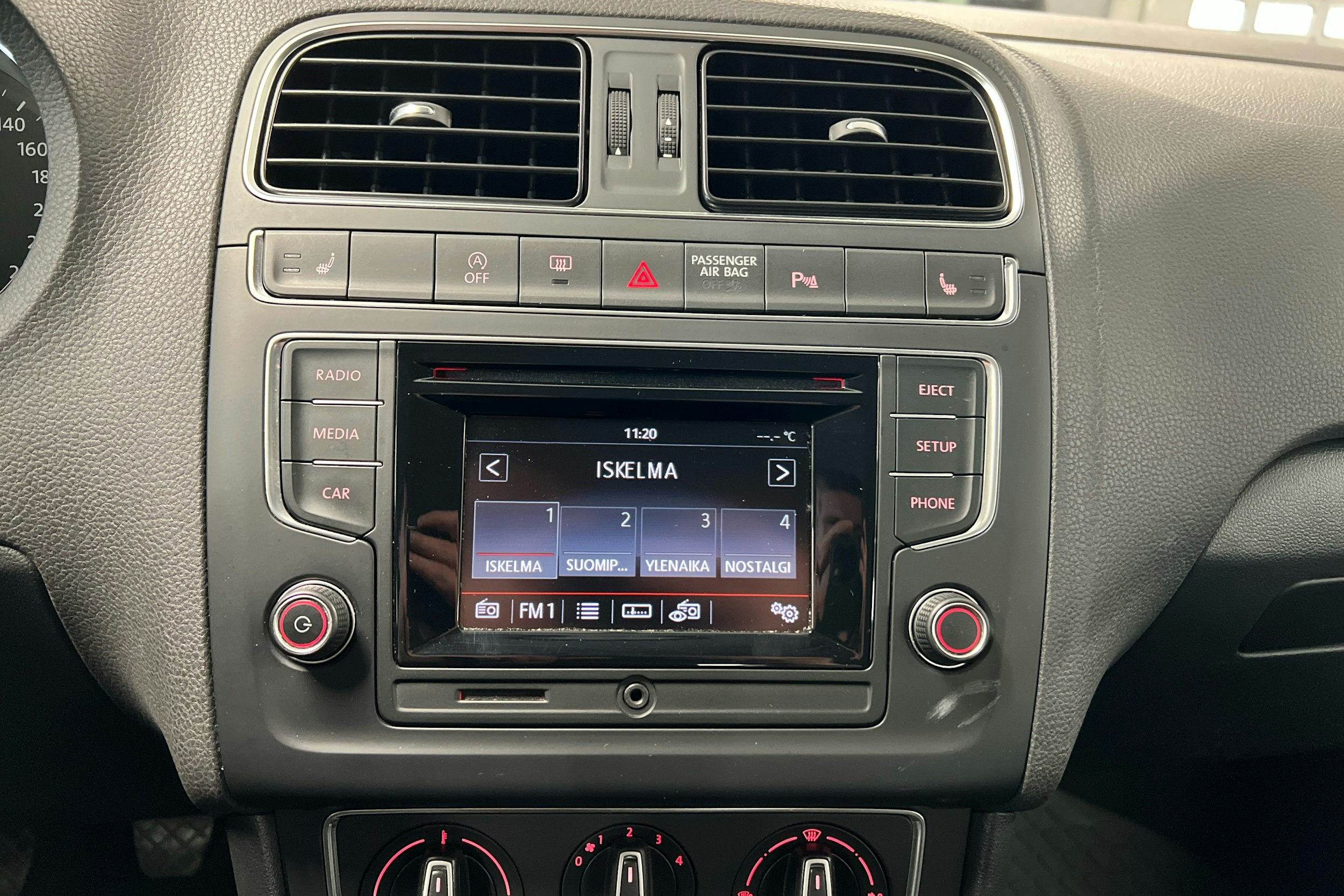 harmaa Volkswagen Polo 2015 kuva 15.