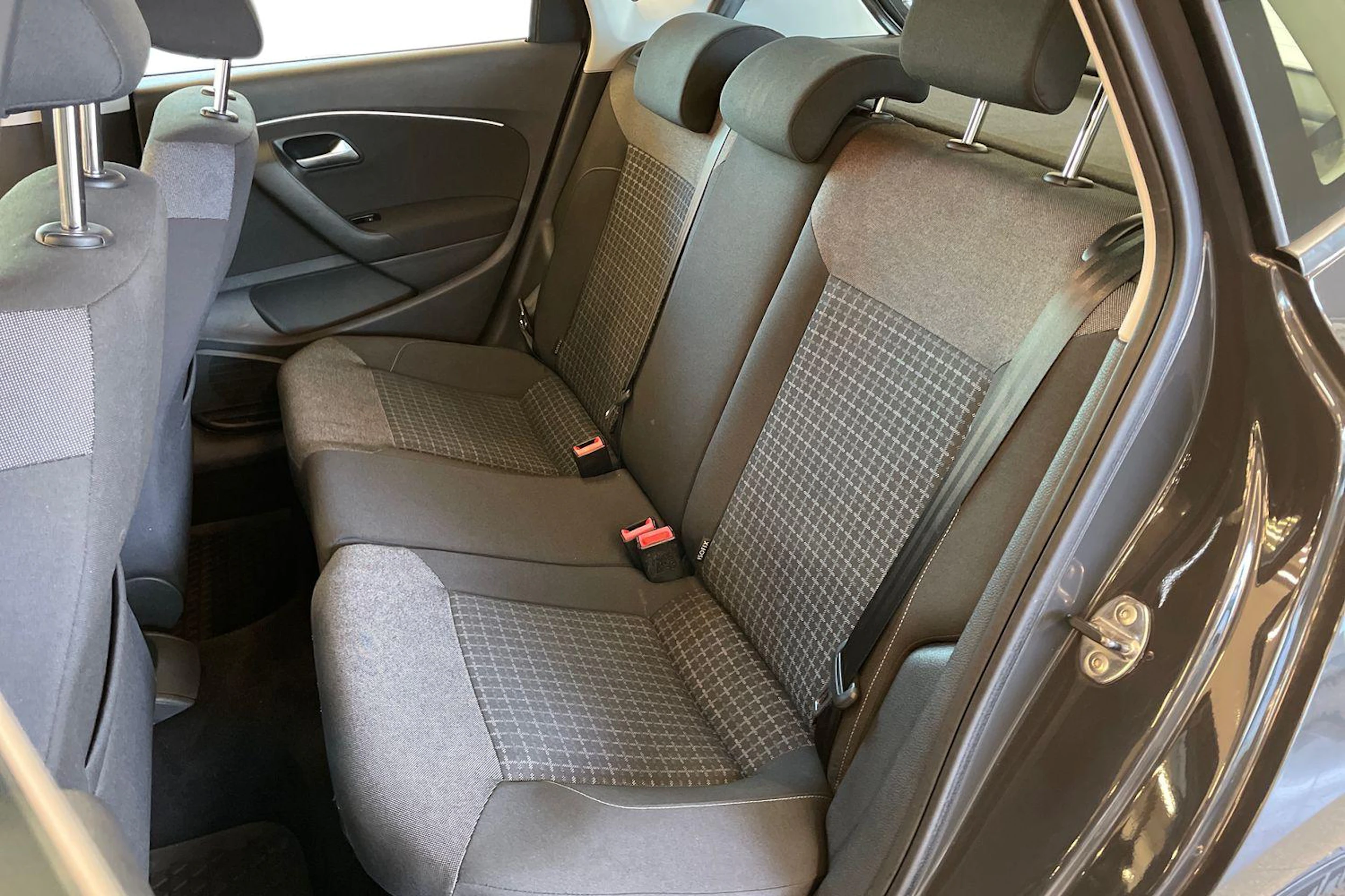 Harmaa Volkswagen POLO 2015 kuva 8.