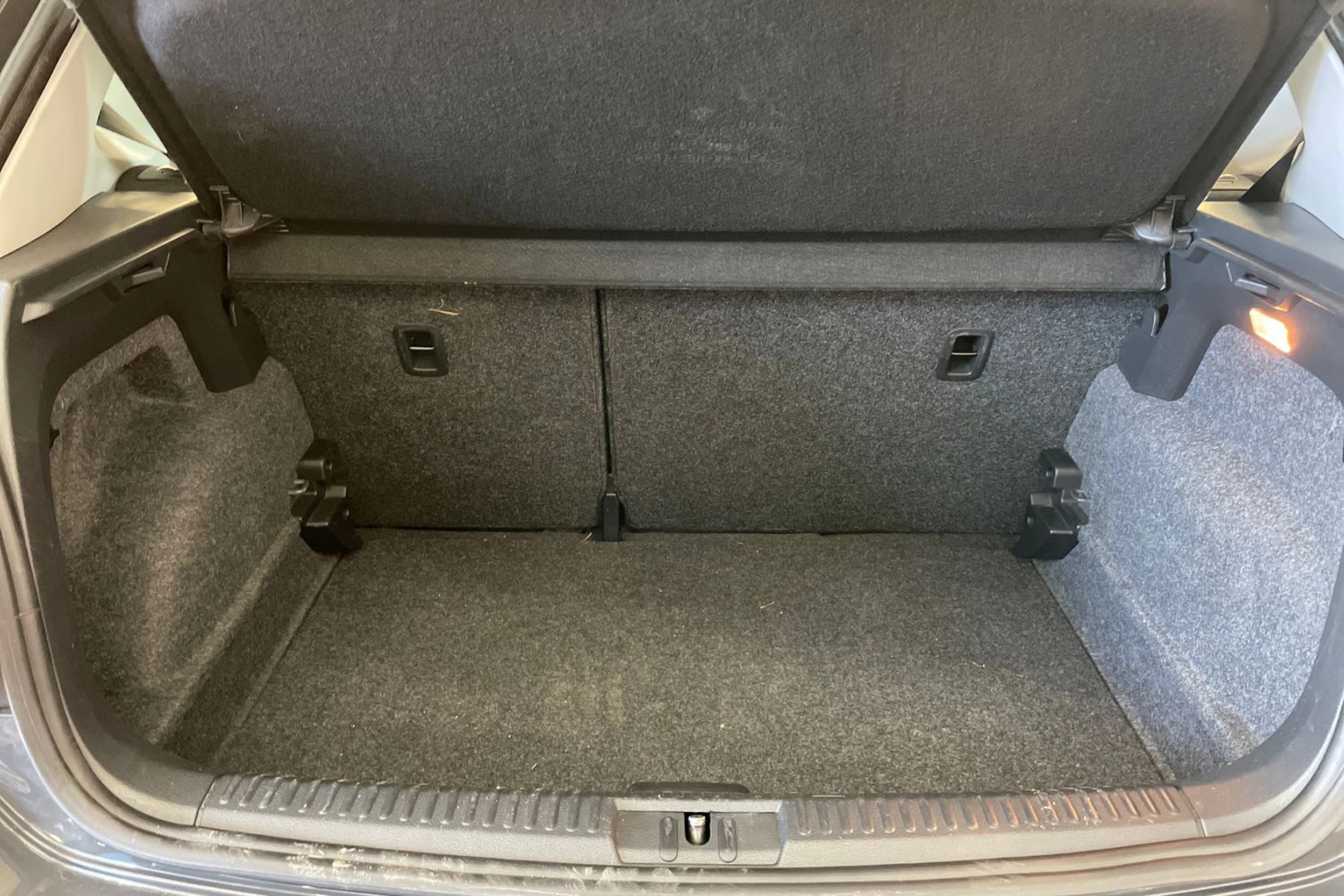 Harmaa Volkswagen POLO 2015 kuva 14.