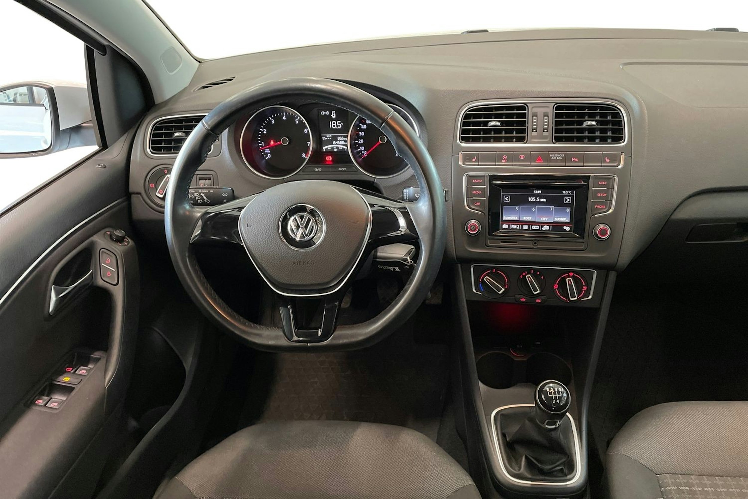 valkoinen Volkswagen Polo 2015 kuva 9.