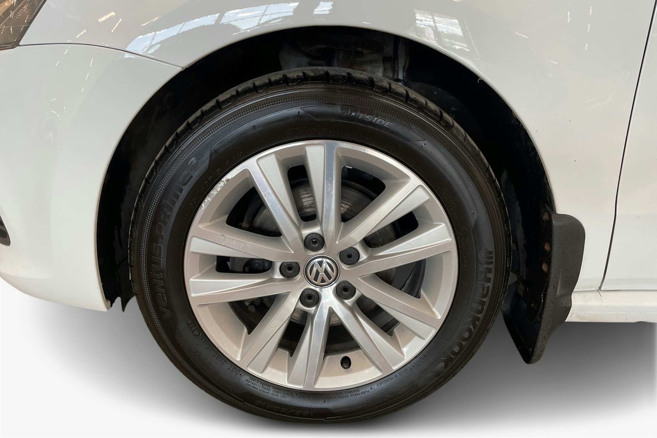 valkoinen Volkswagen Polo 2015 kuva 11.